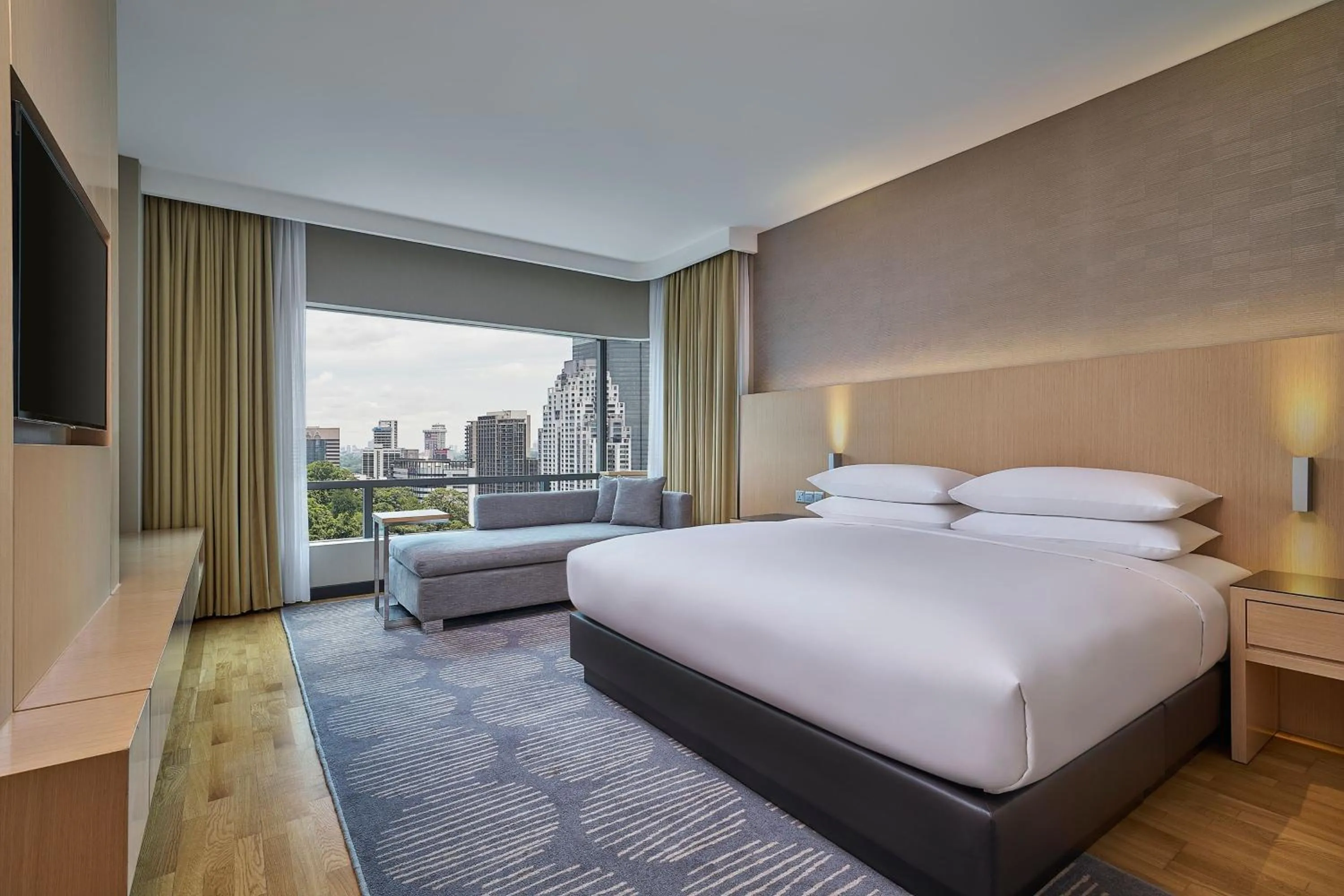 Bedroom, Bed in Renaissance Kuala Lumpur Hotel & Convention Centre