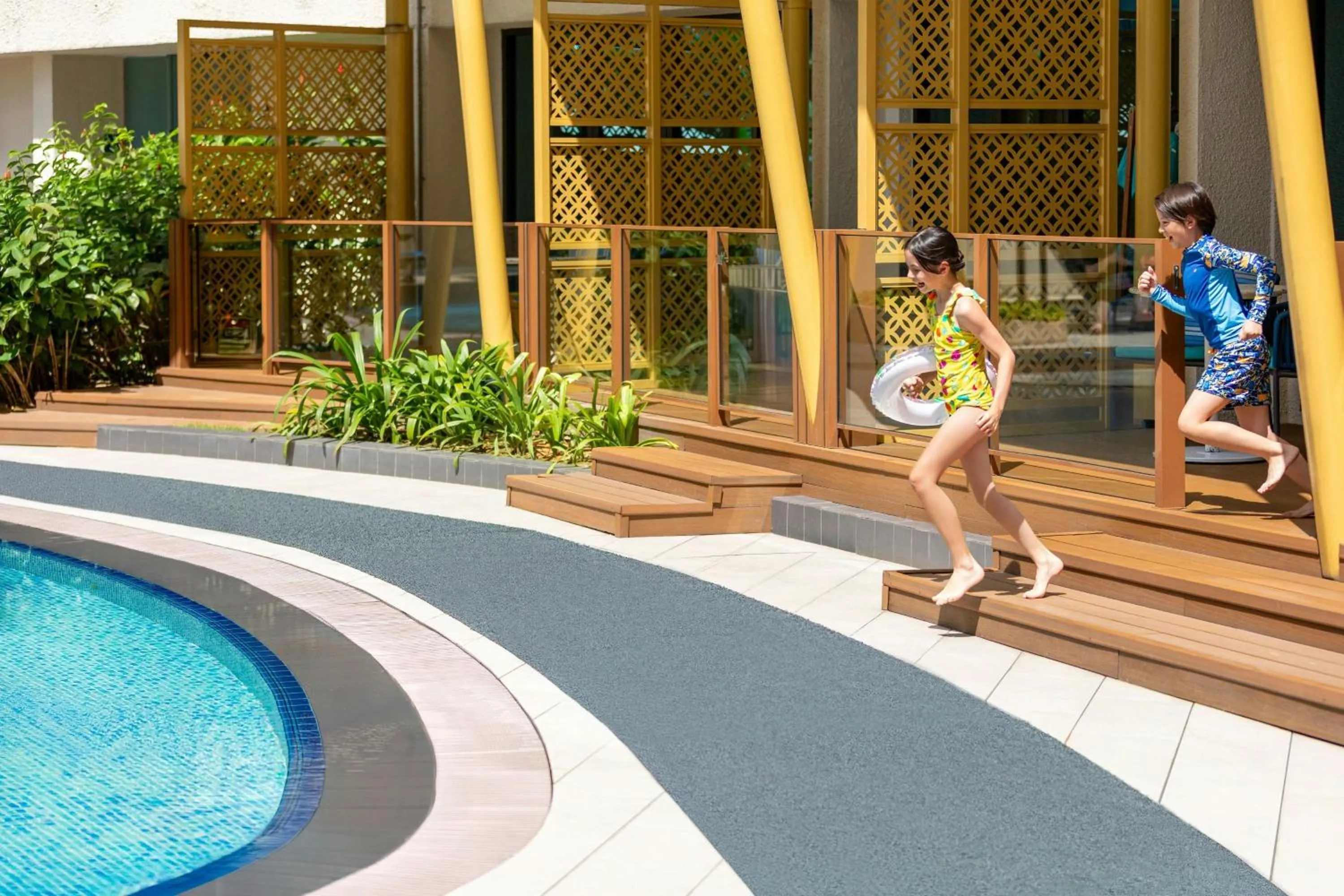 Swimming pool in Renaissance Kuala Lumpur Hotel & Convention Centre