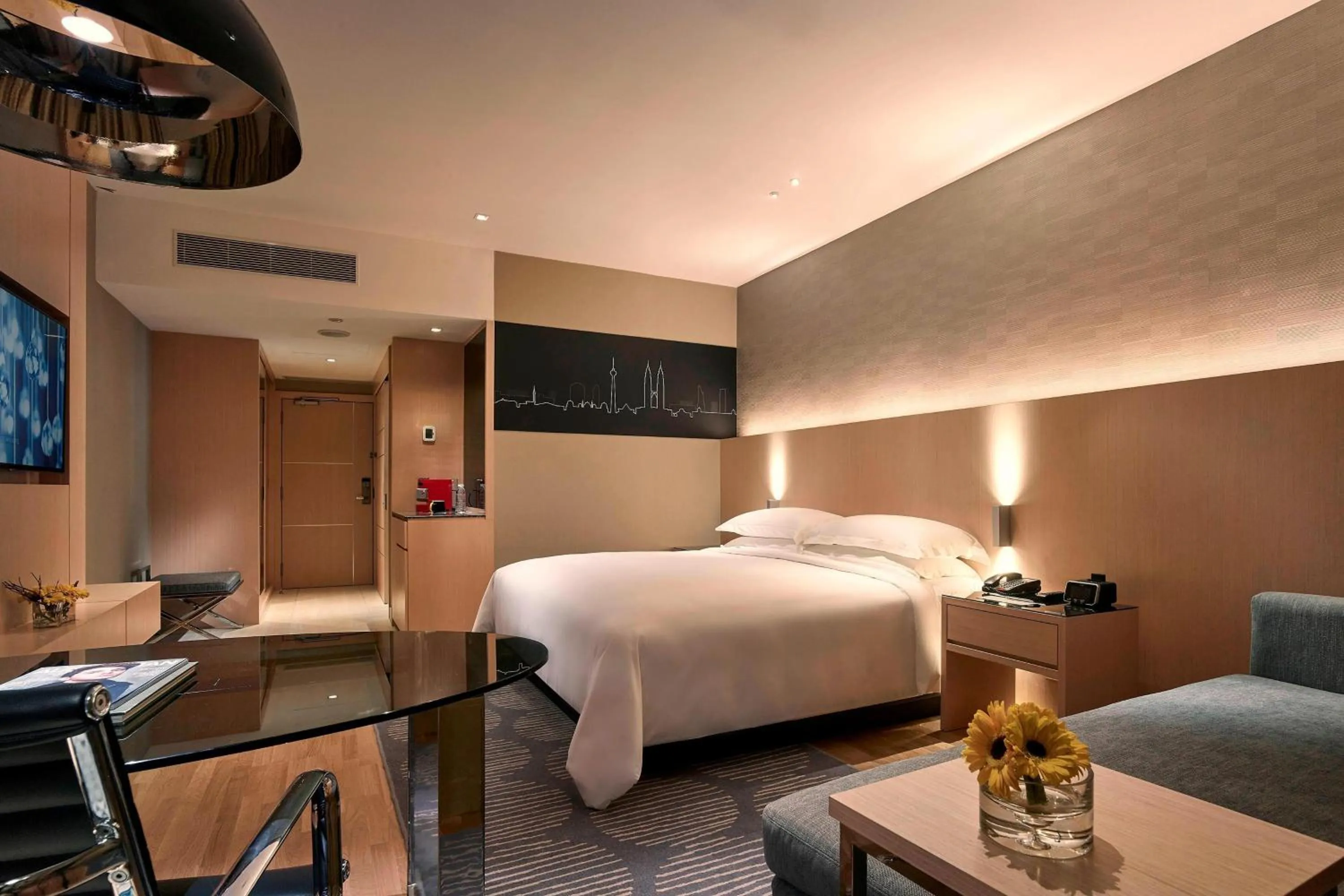 Photo of the whole room, Bed in Renaissance Kuala Lumpur Hotel & Convention Centre