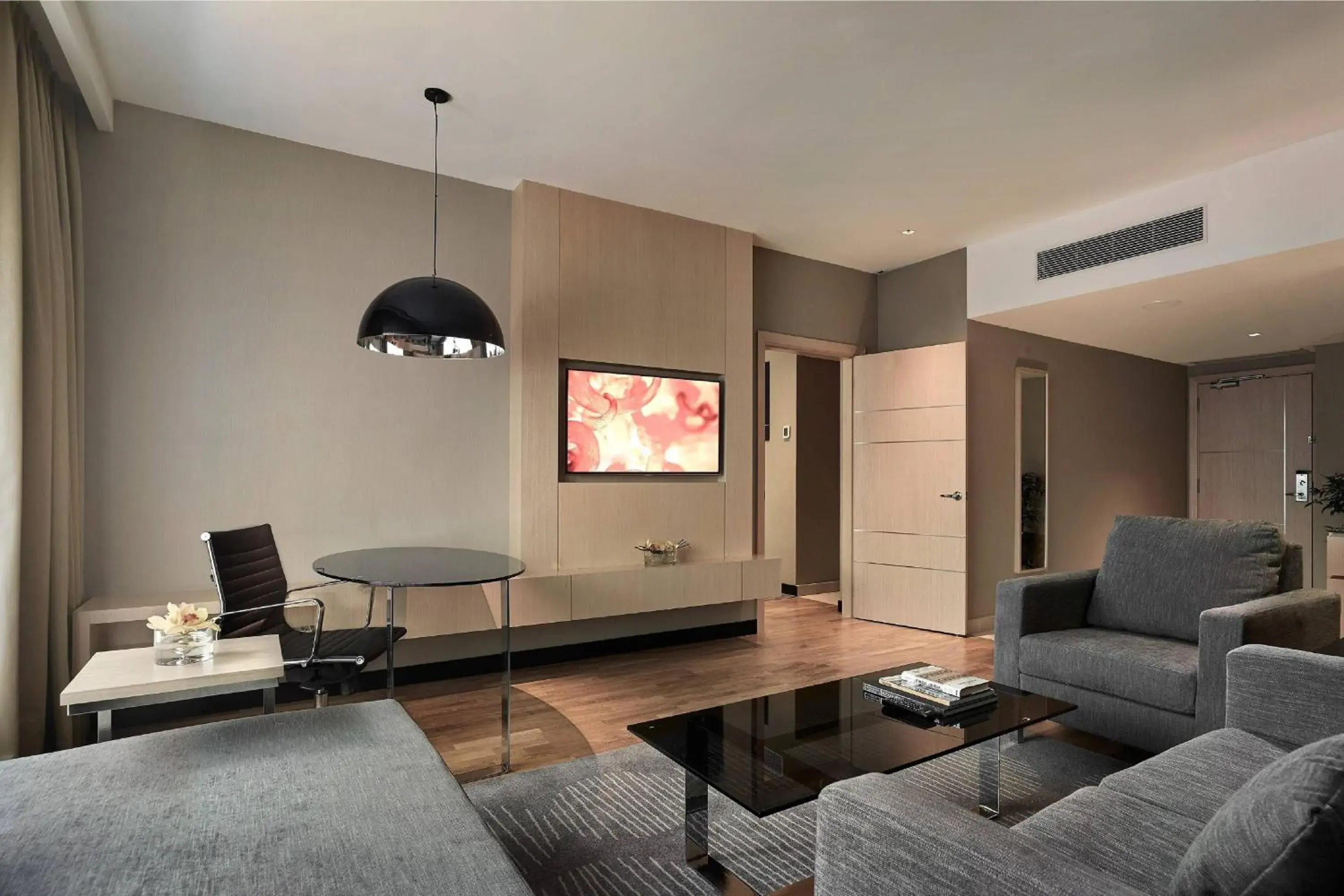 One-Bedroom Suite with Club Lounge Access in Renaissance Kuala Lumpur Hotel & Convention Centre One-Bedroom Suite with Club Lounge Access in Renaissance Kuala Lumpur Hotel & Convention Centre