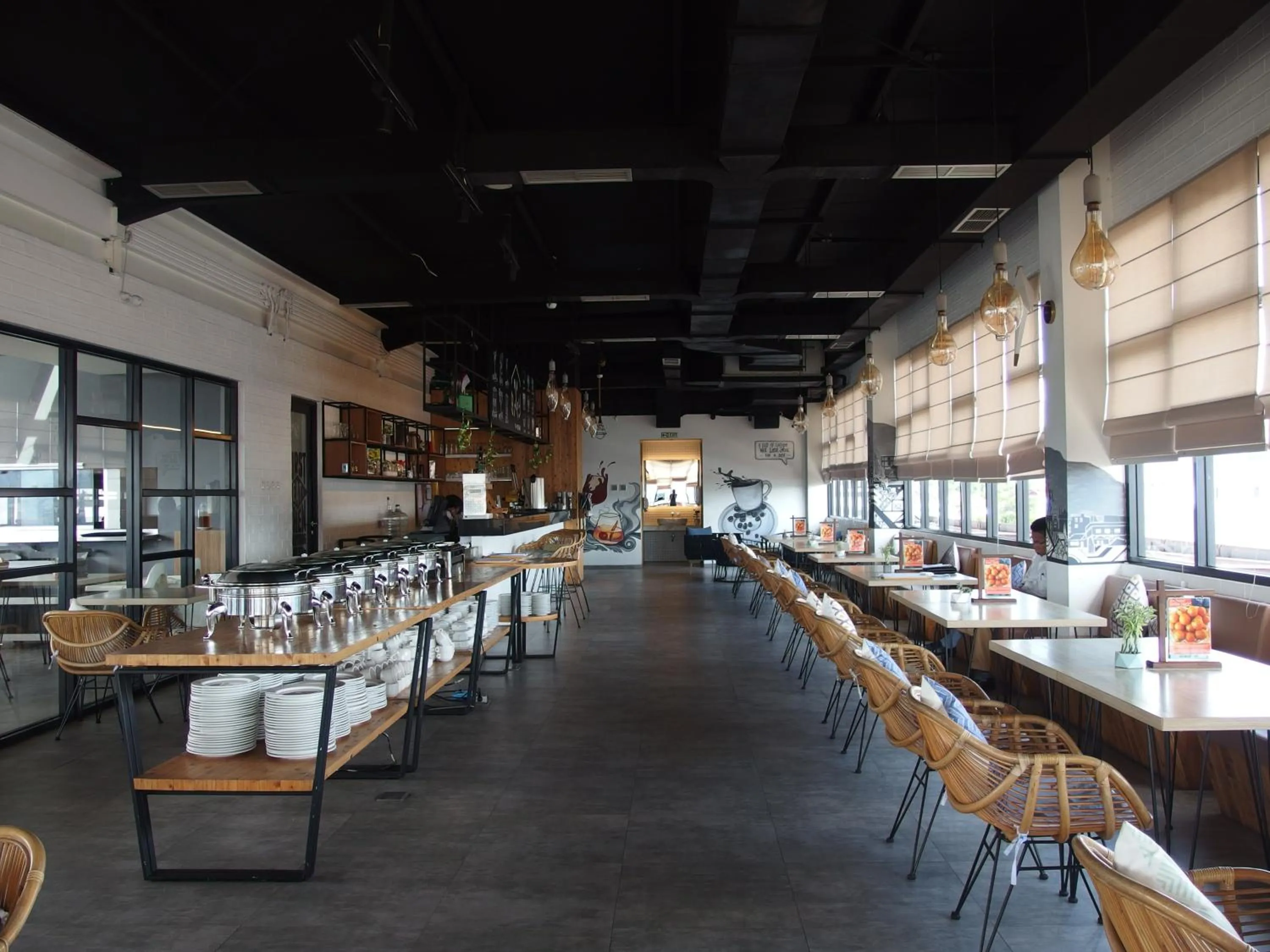 Restaurant/places to eat in The City Hotel