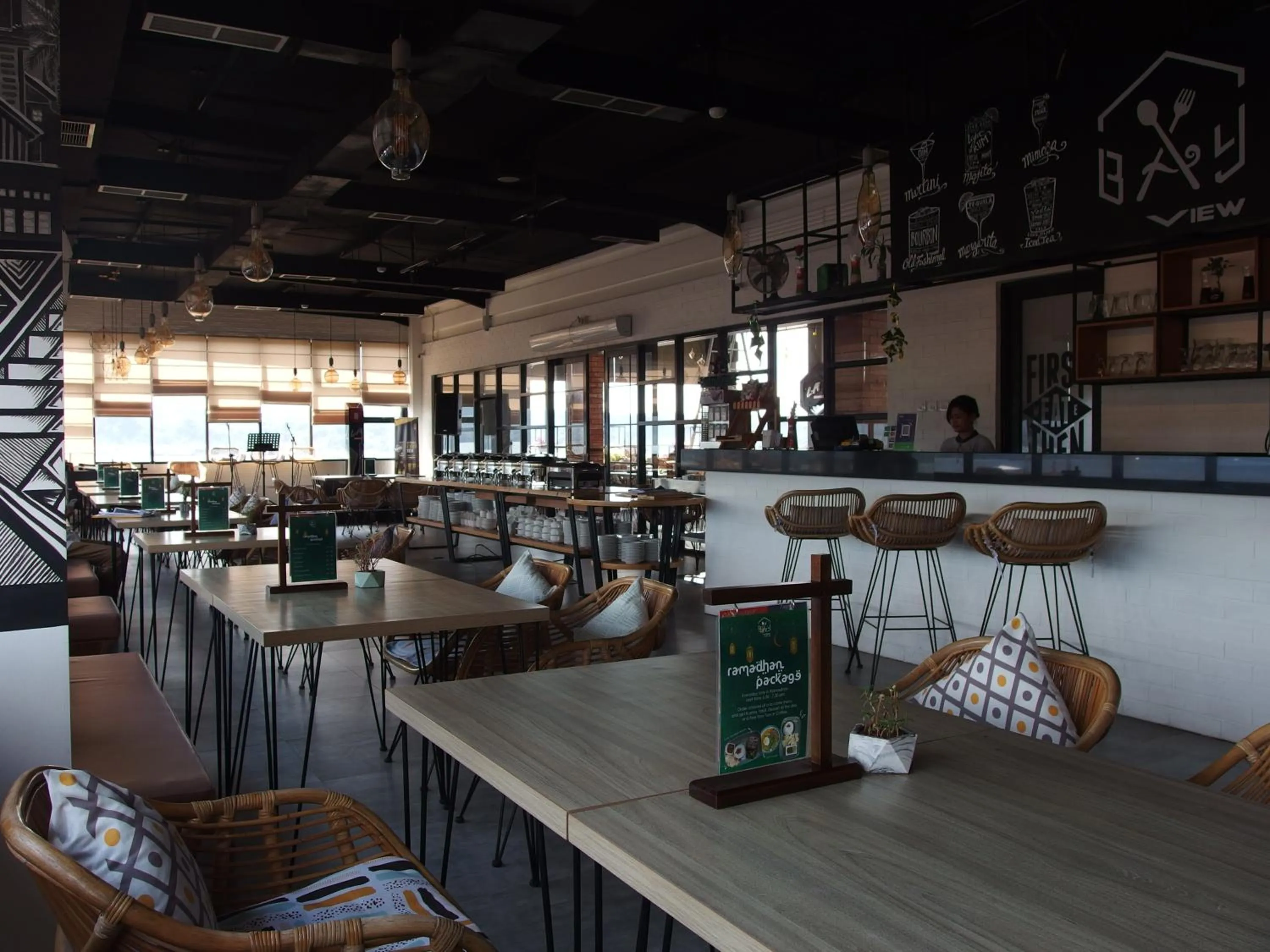 Restaurant/places to eat in The City Hotel