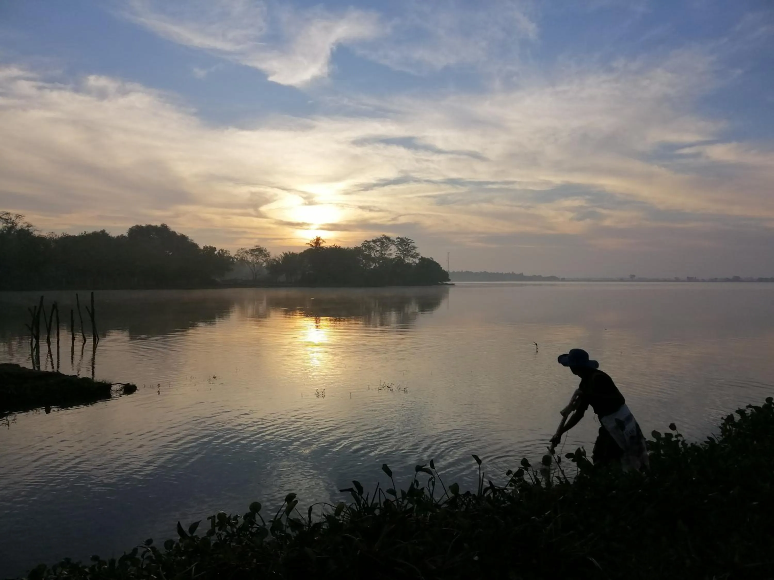 Sunrise in Breezy Lake
