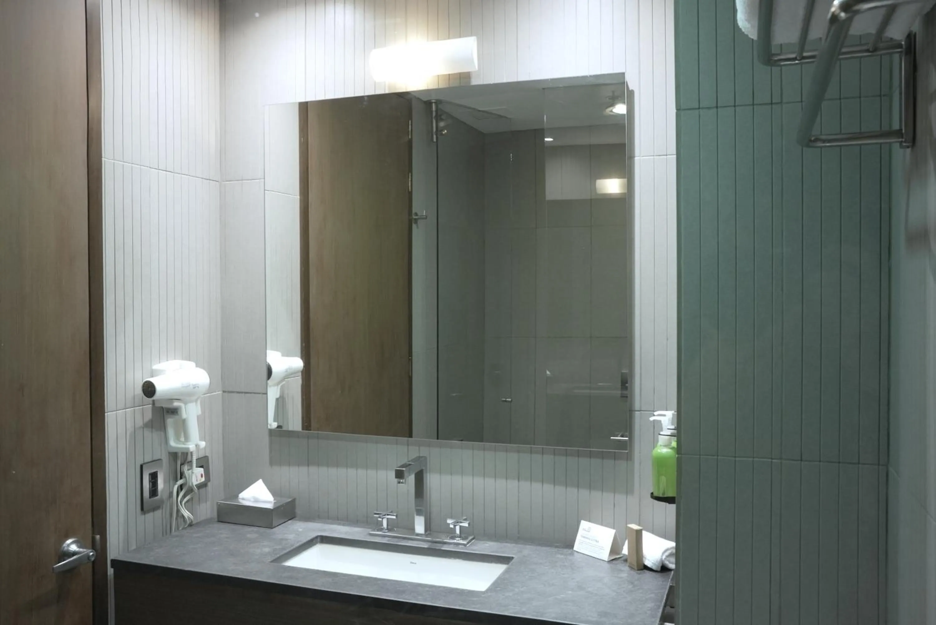 Bathroom in Holiday Inn Express Bogotá - Parque La 93 by IHG