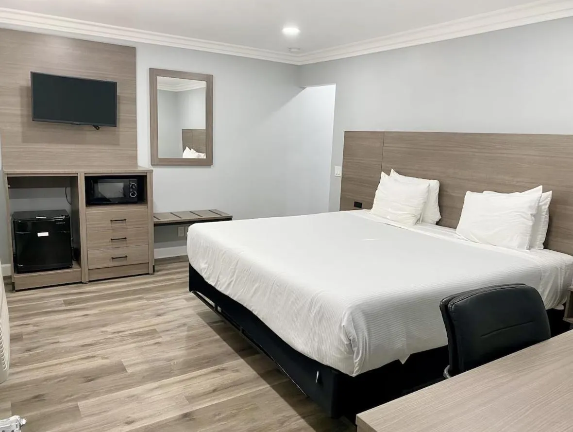 Bed in Lone Oak Lodge