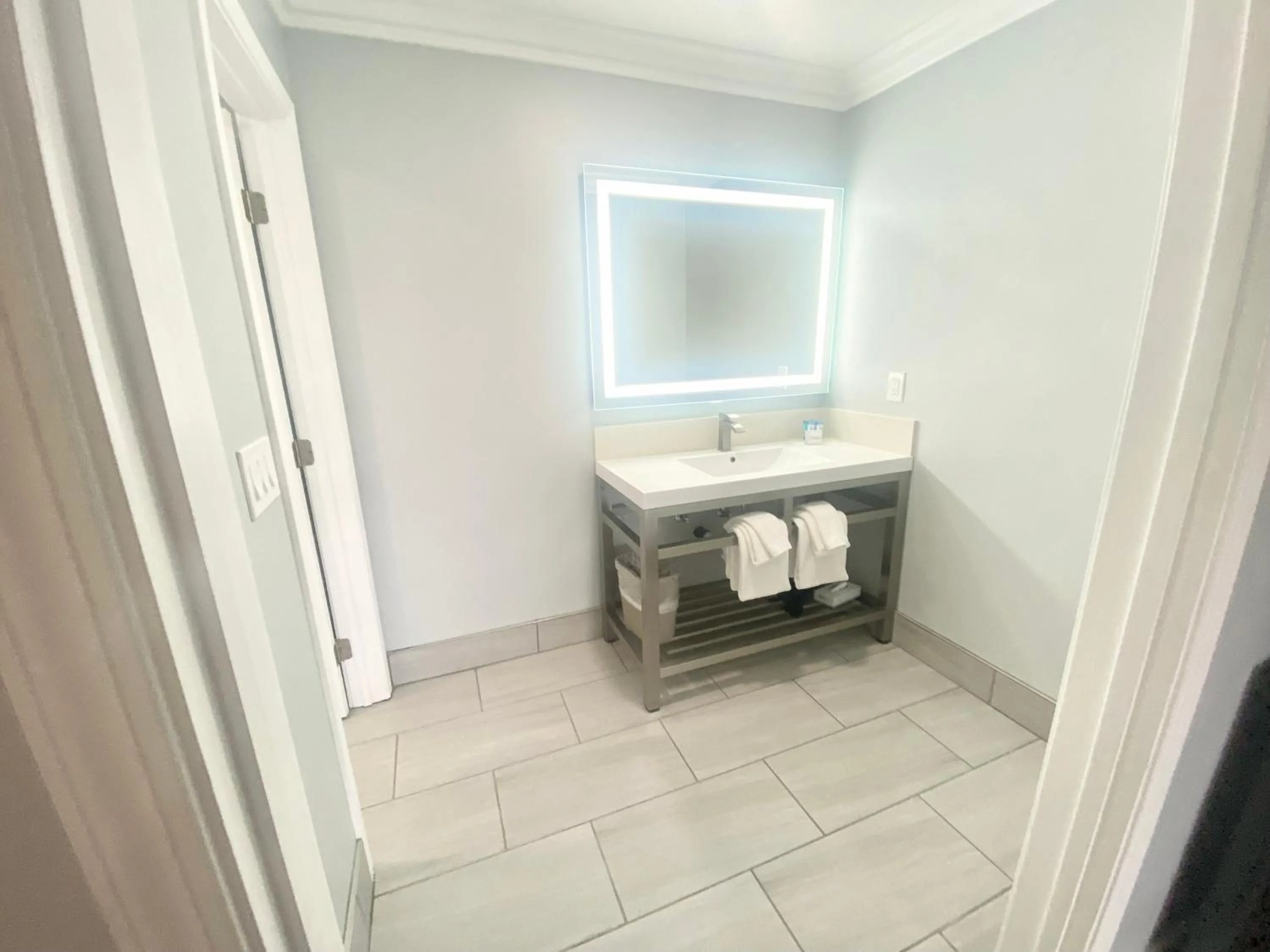 Bathroom in Lone Oak Lodge