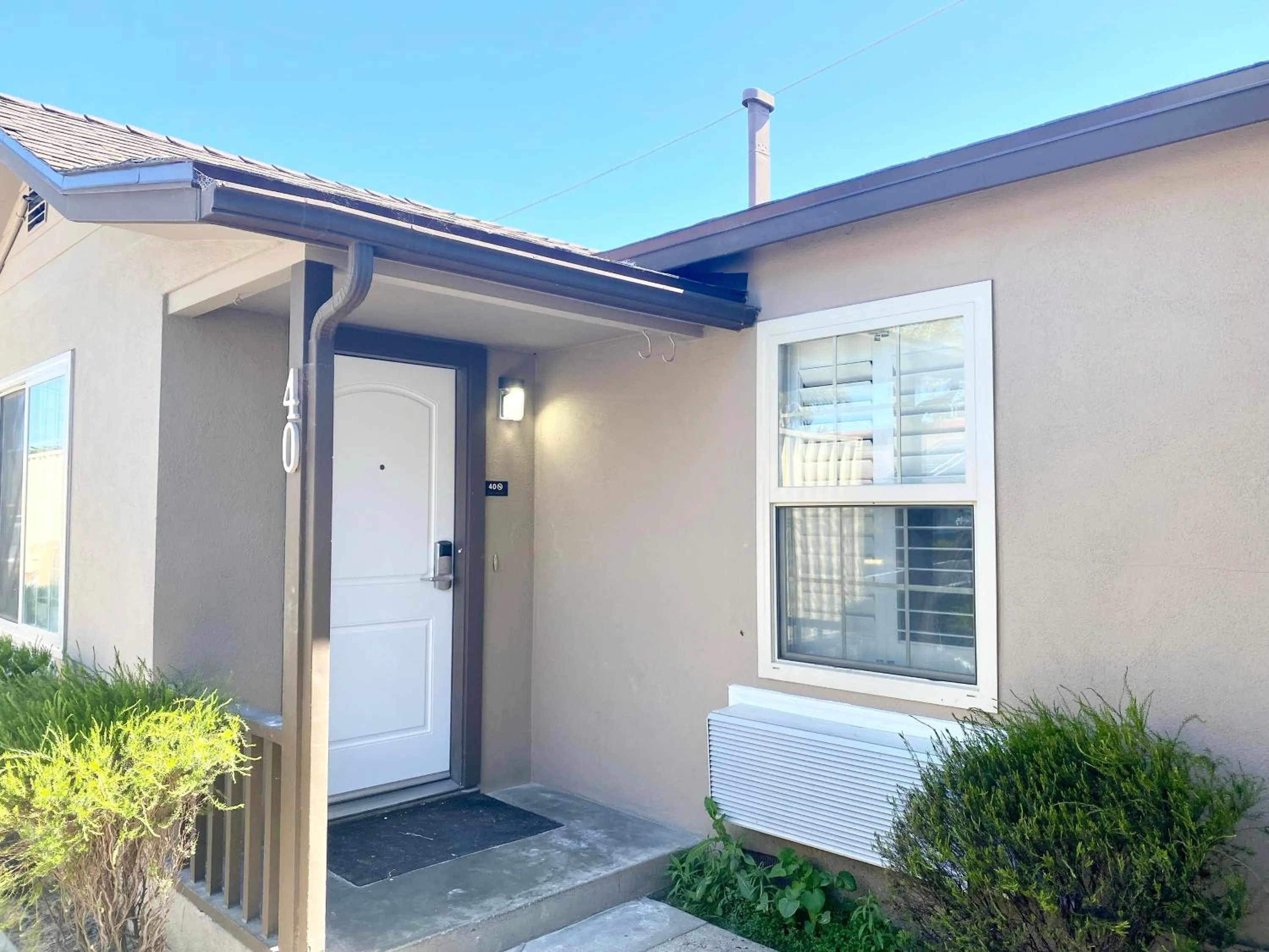 Facade/entrance in Lone Oak Lodge
