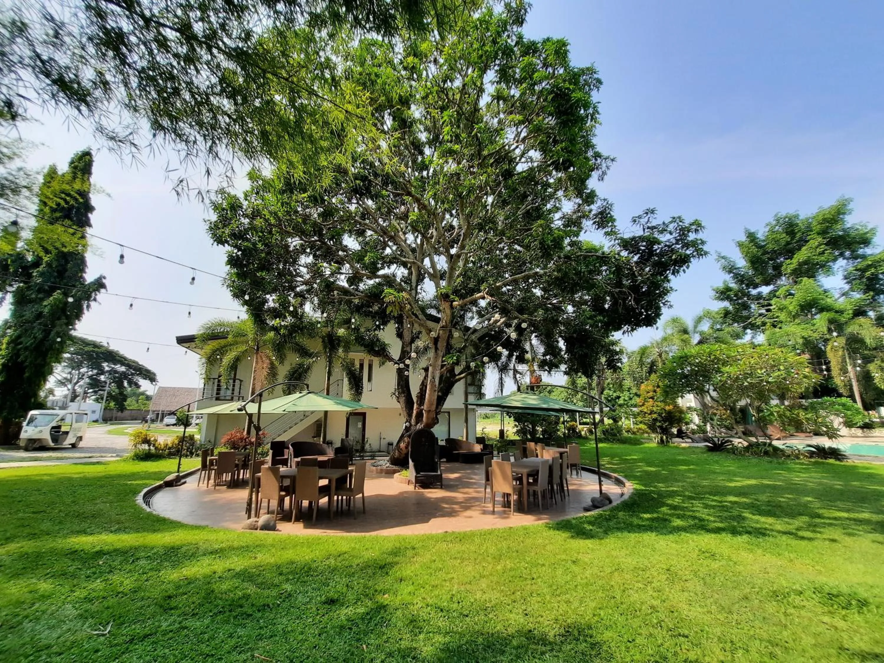 Property building, Garden in The Farmhouse By EDL