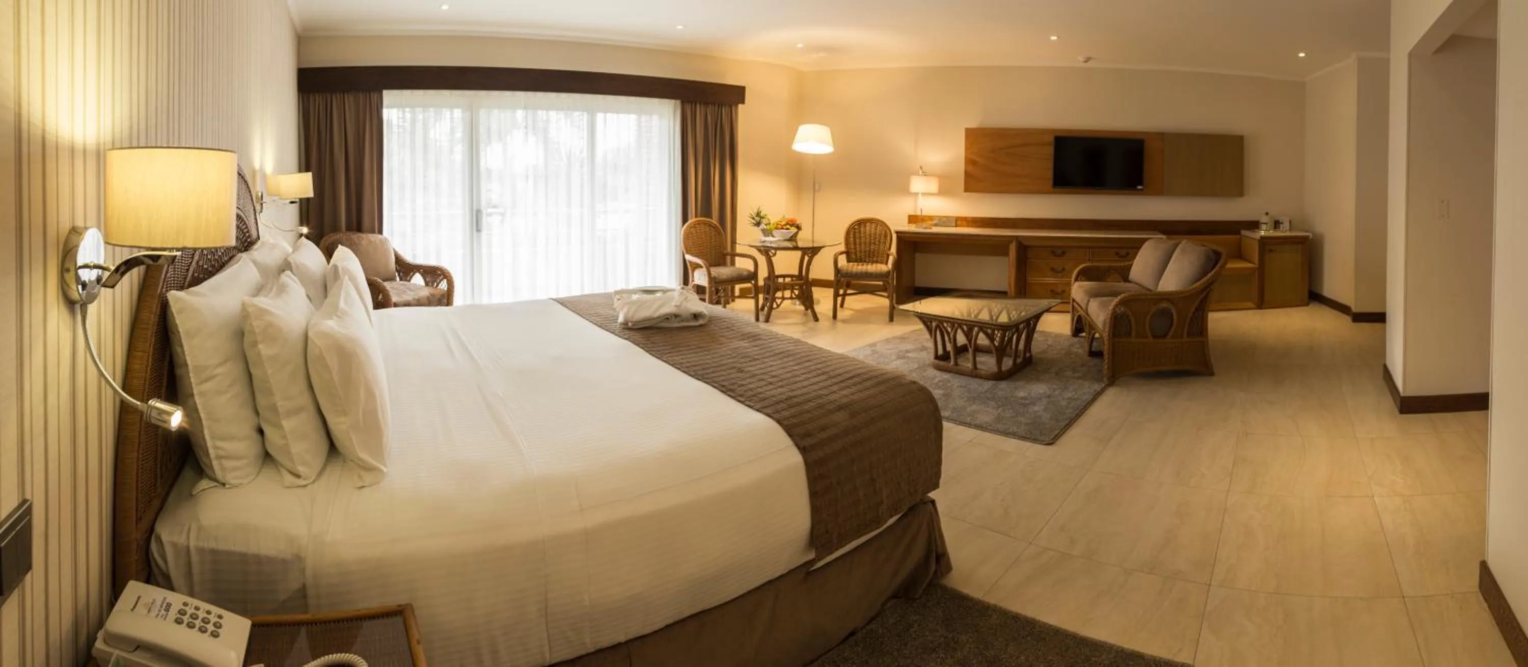 TV and multimedia, Bed in Hotel Camino Real