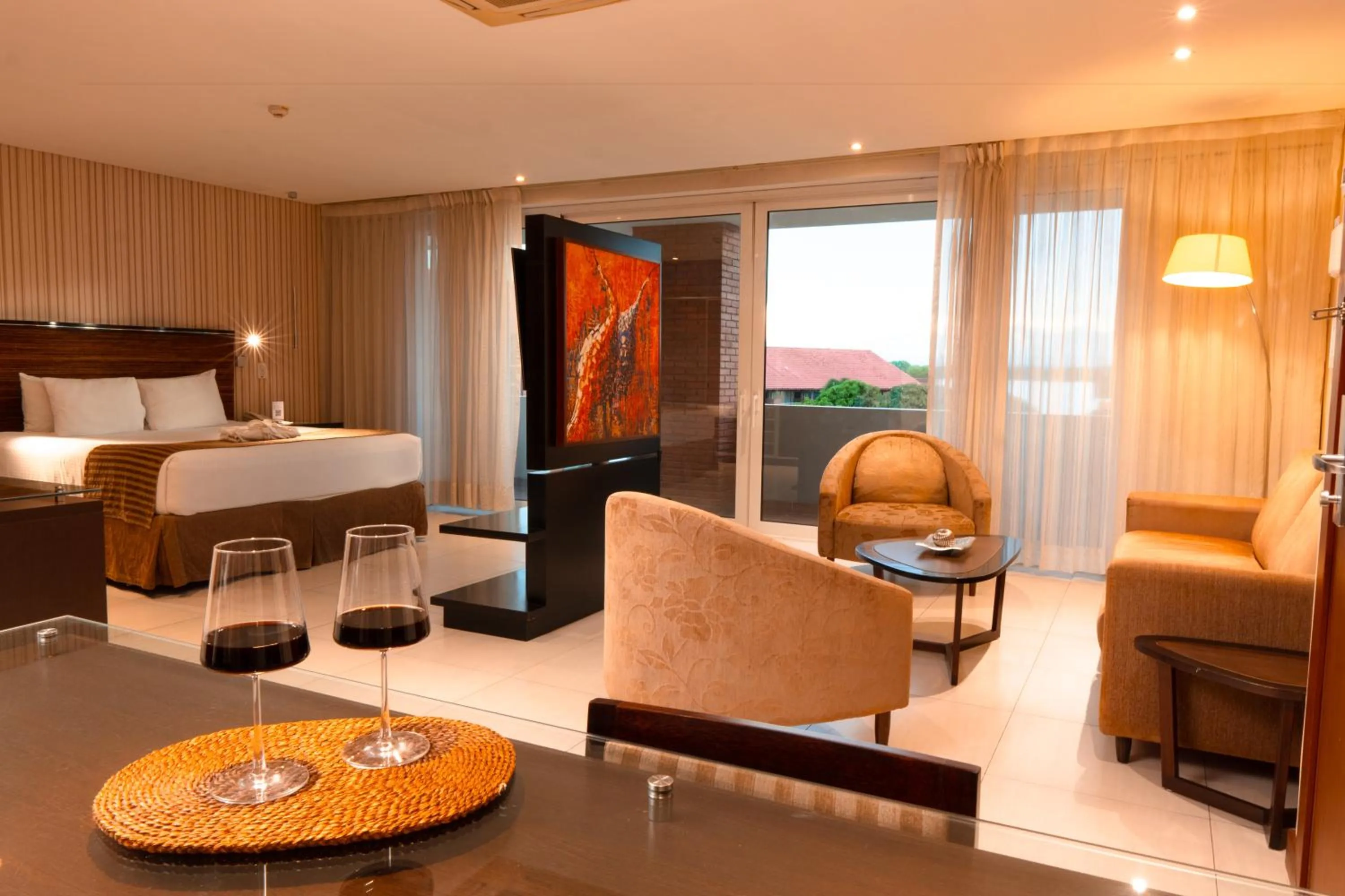 Hot Tub, Bed in Hotel Camino Real