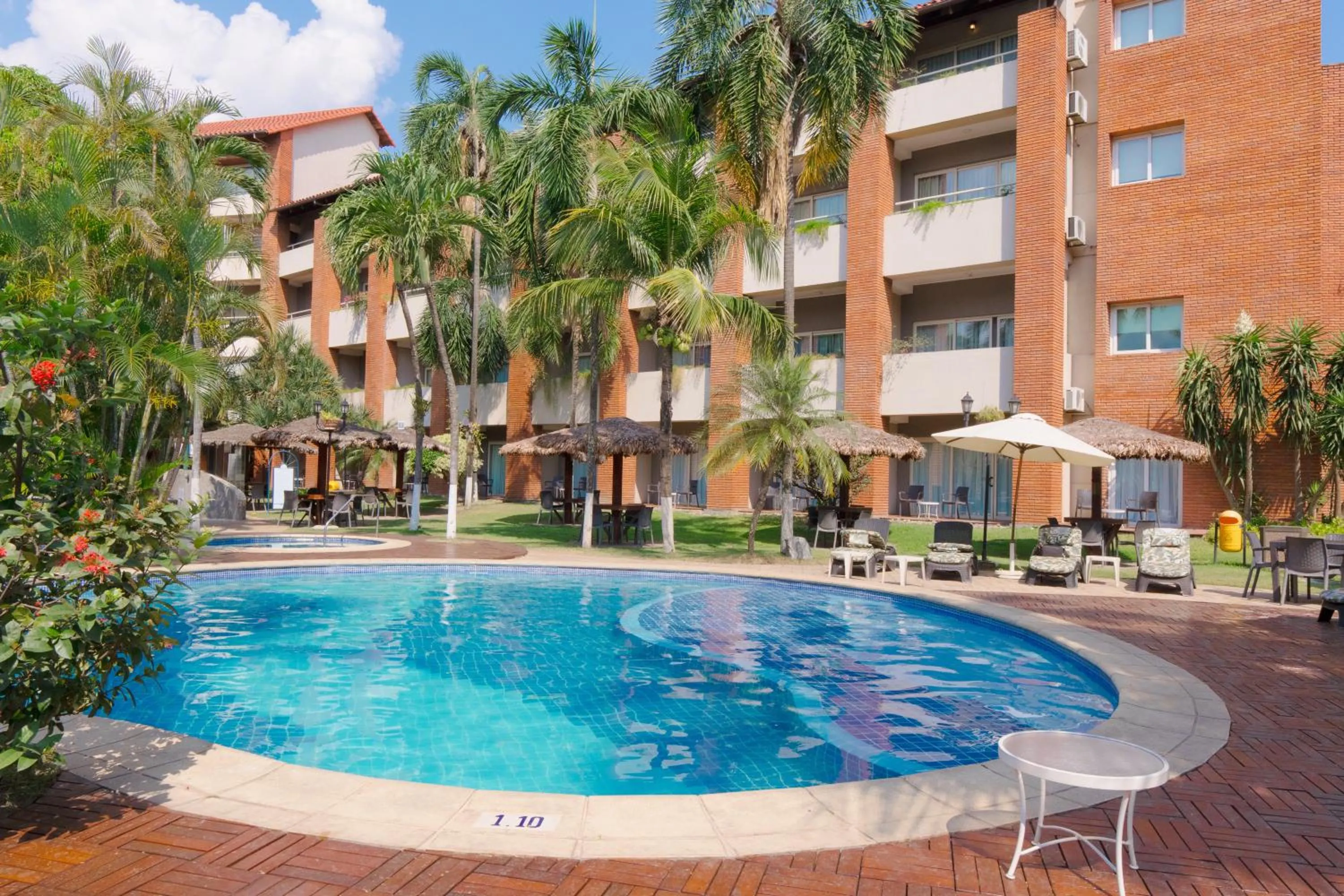 Swimming pool in Hotel Camino Real