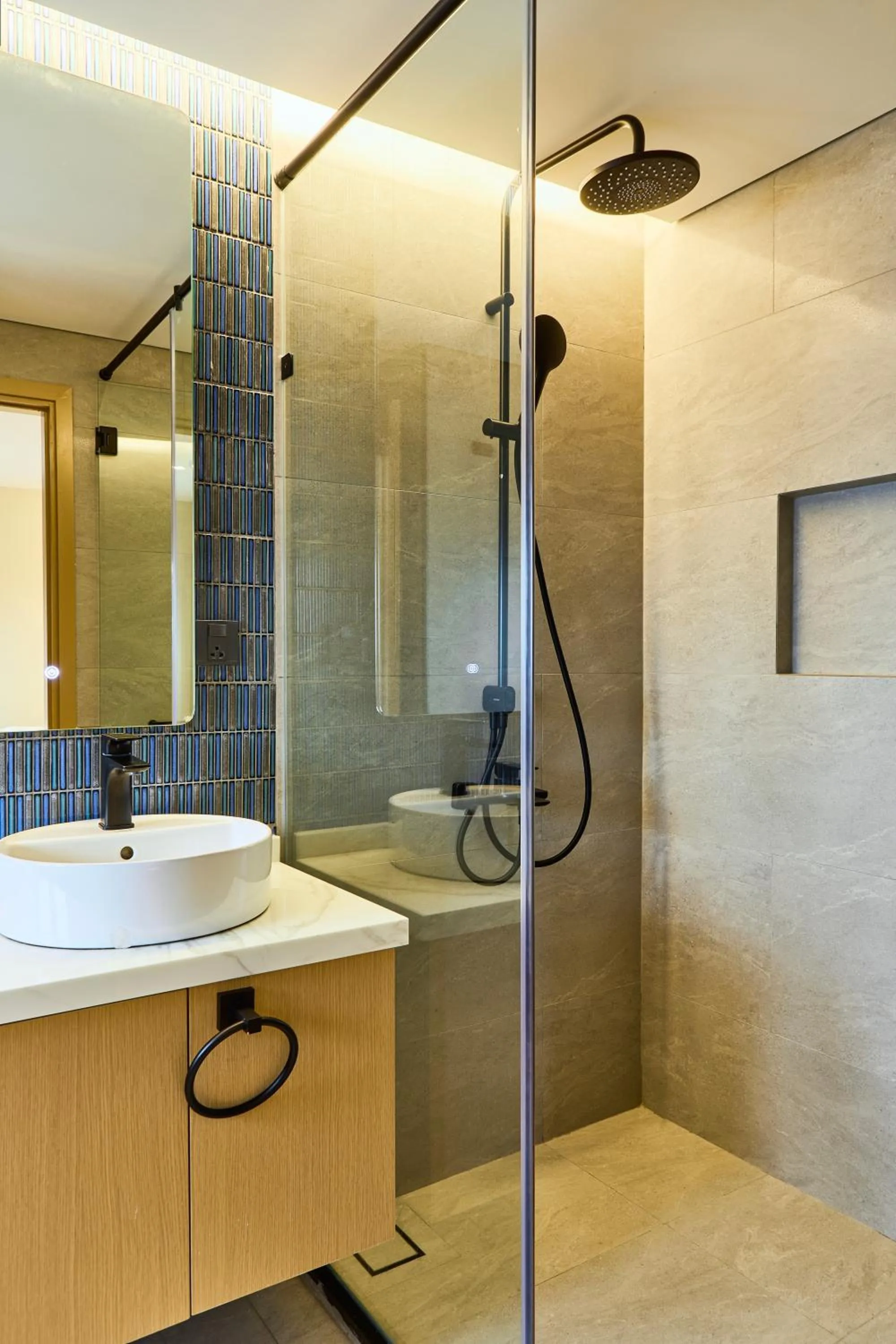 Shower in Central Park Saigon Hotel