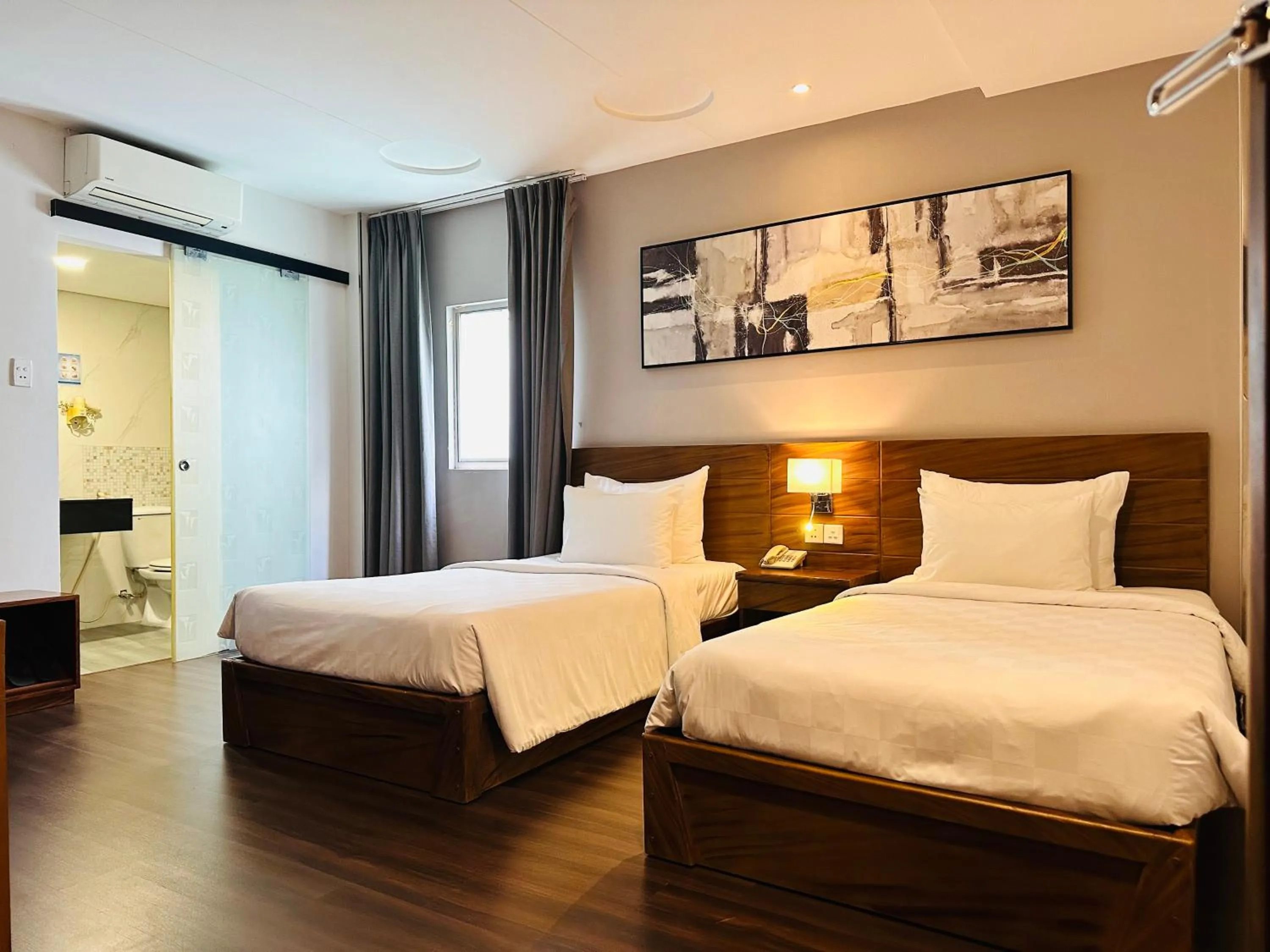 Superior Twin Window in Central Park Saigon Hotel