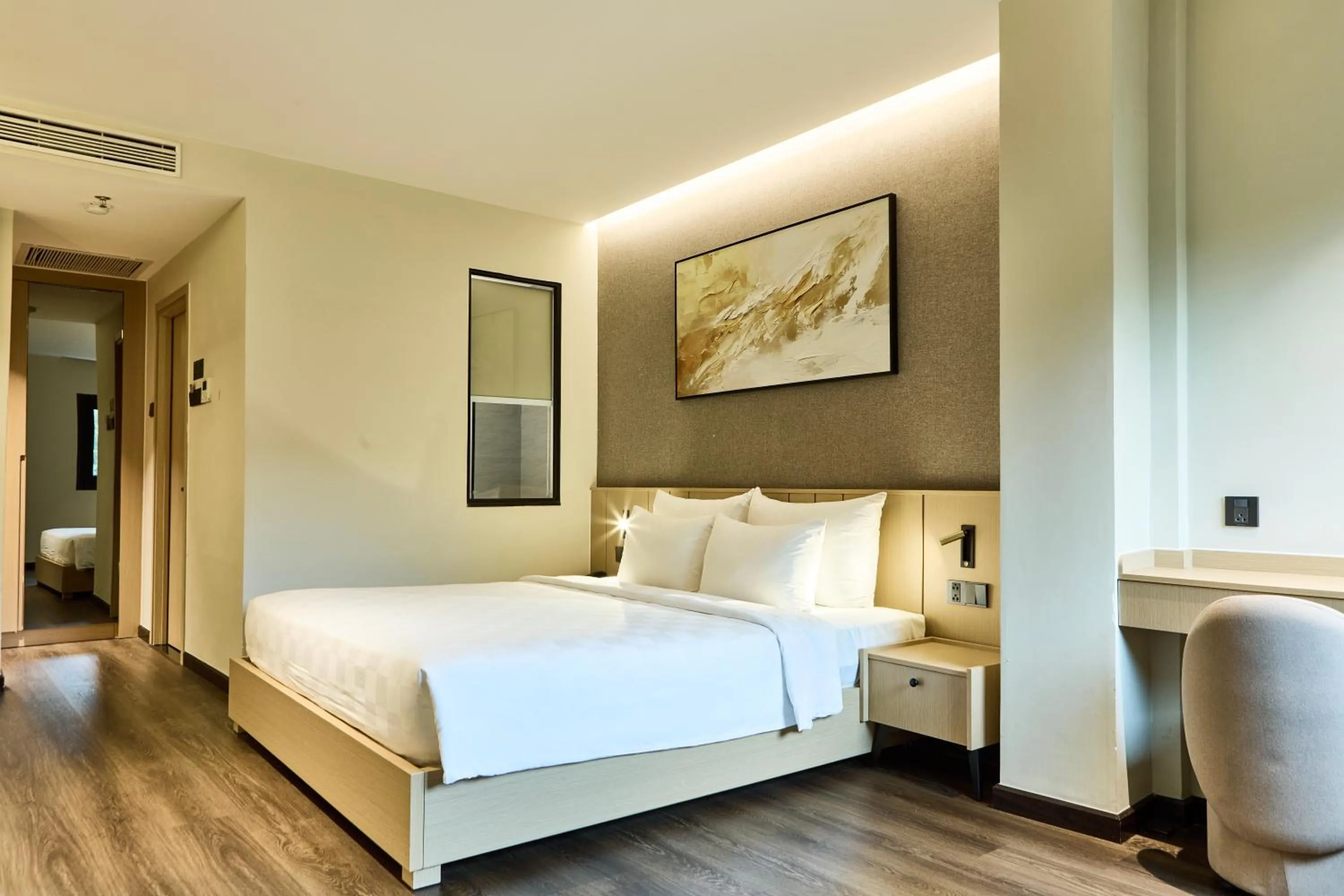 Photo of the whole room in Central Park Saigon Hotel