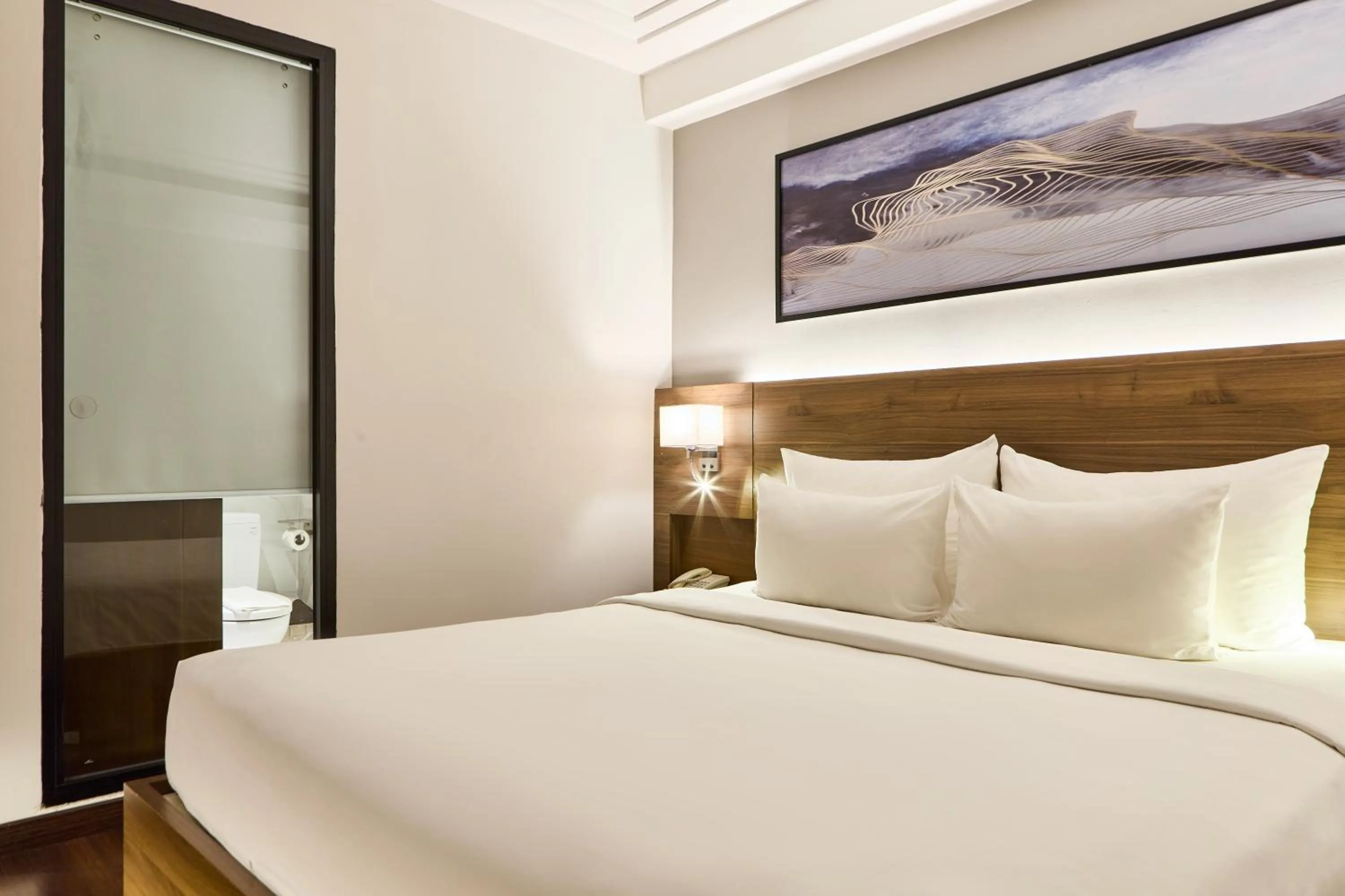 Photo of the whole room in Central Park Saigon Hotel