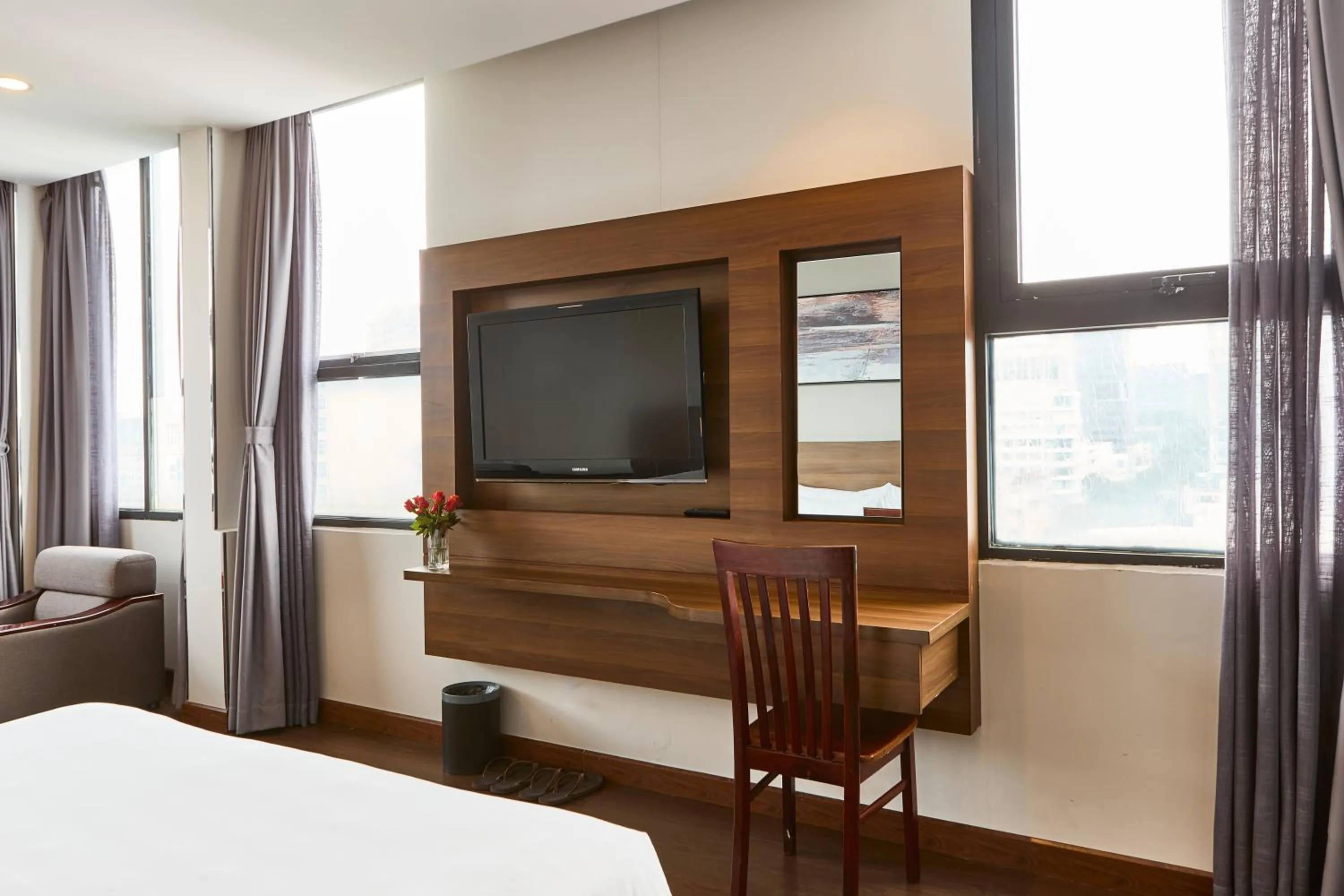 TV and multimedia in Central Park Saigon Hotel