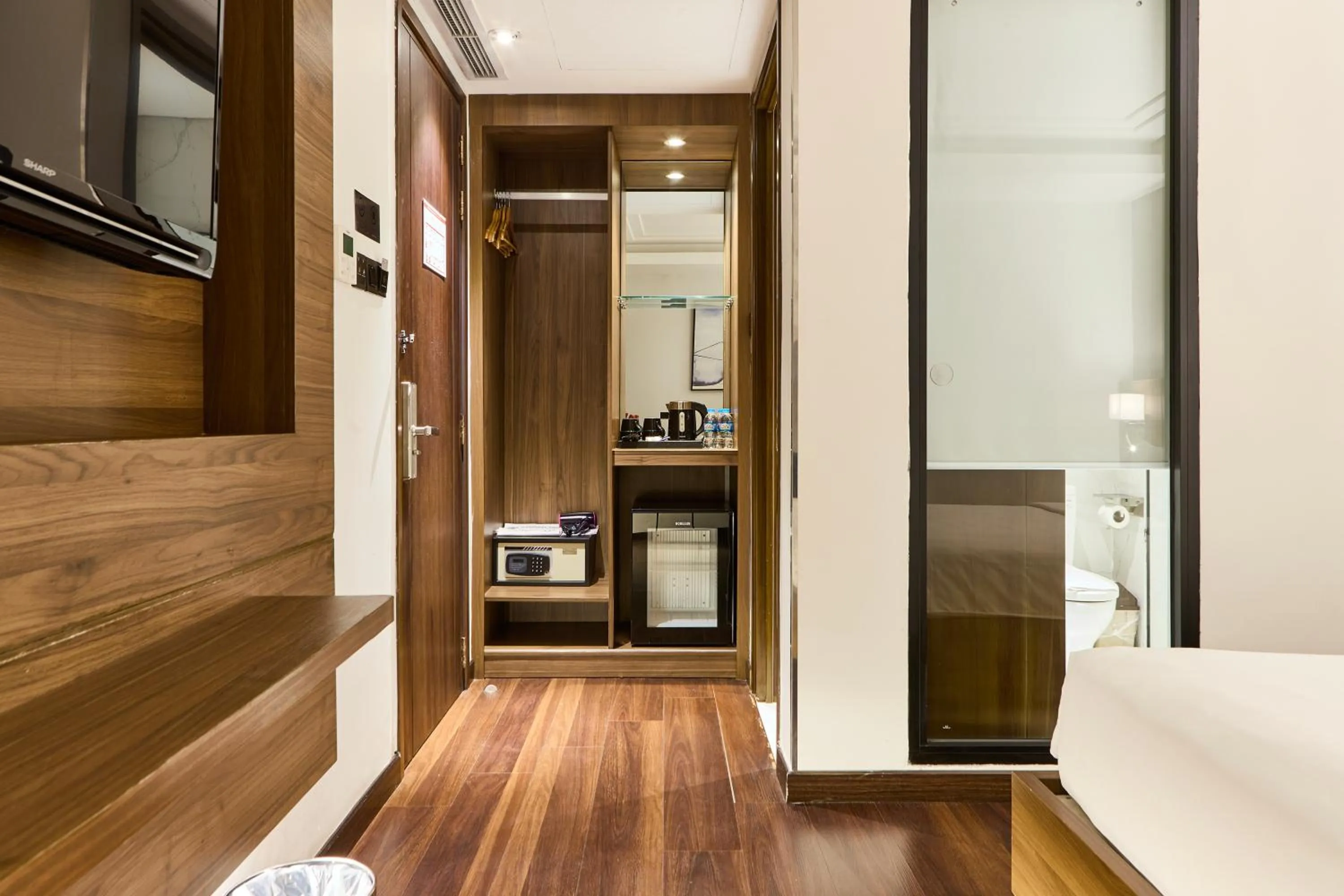 Photo of the whole room in Central Park Saigon Hotel