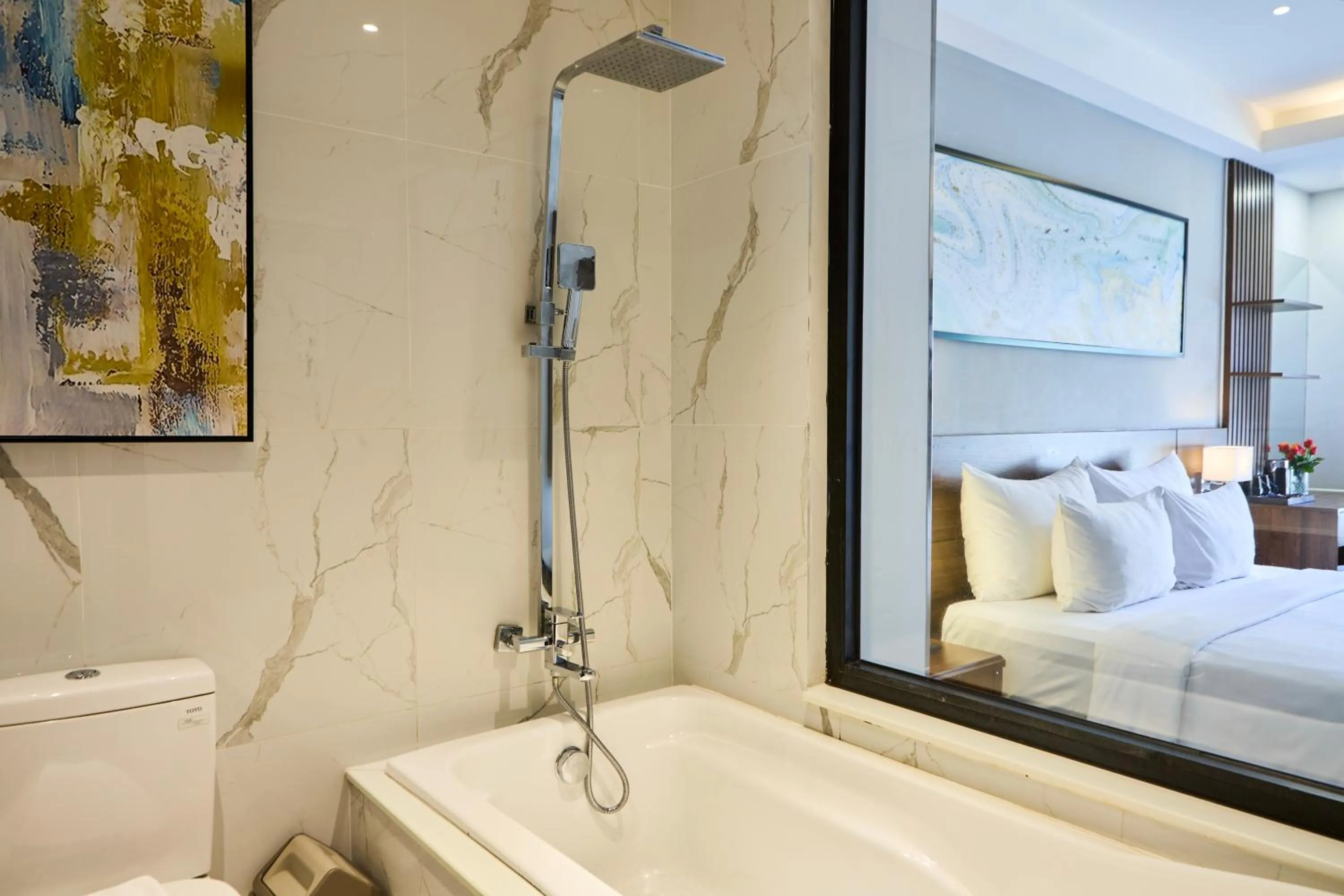 Shower in Central Park Saigon Hotel