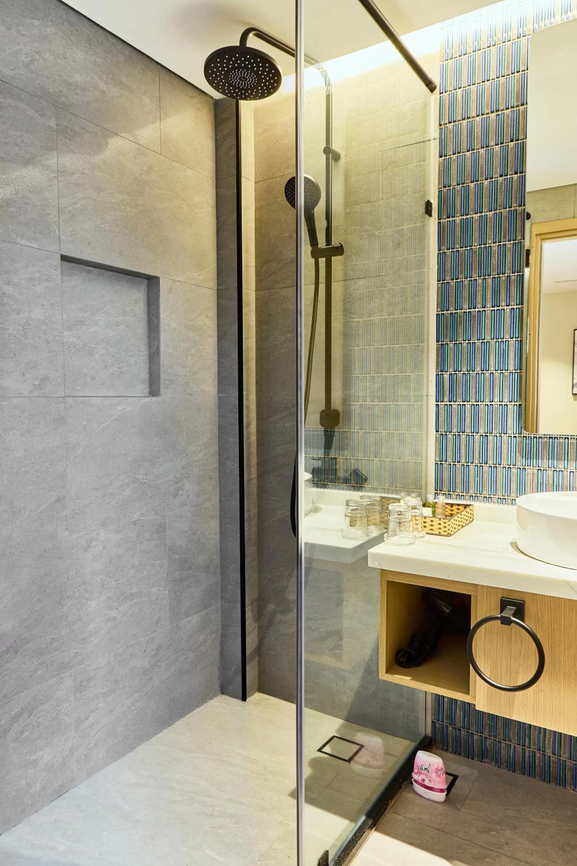 Shower in Central Park Saigon Hotel