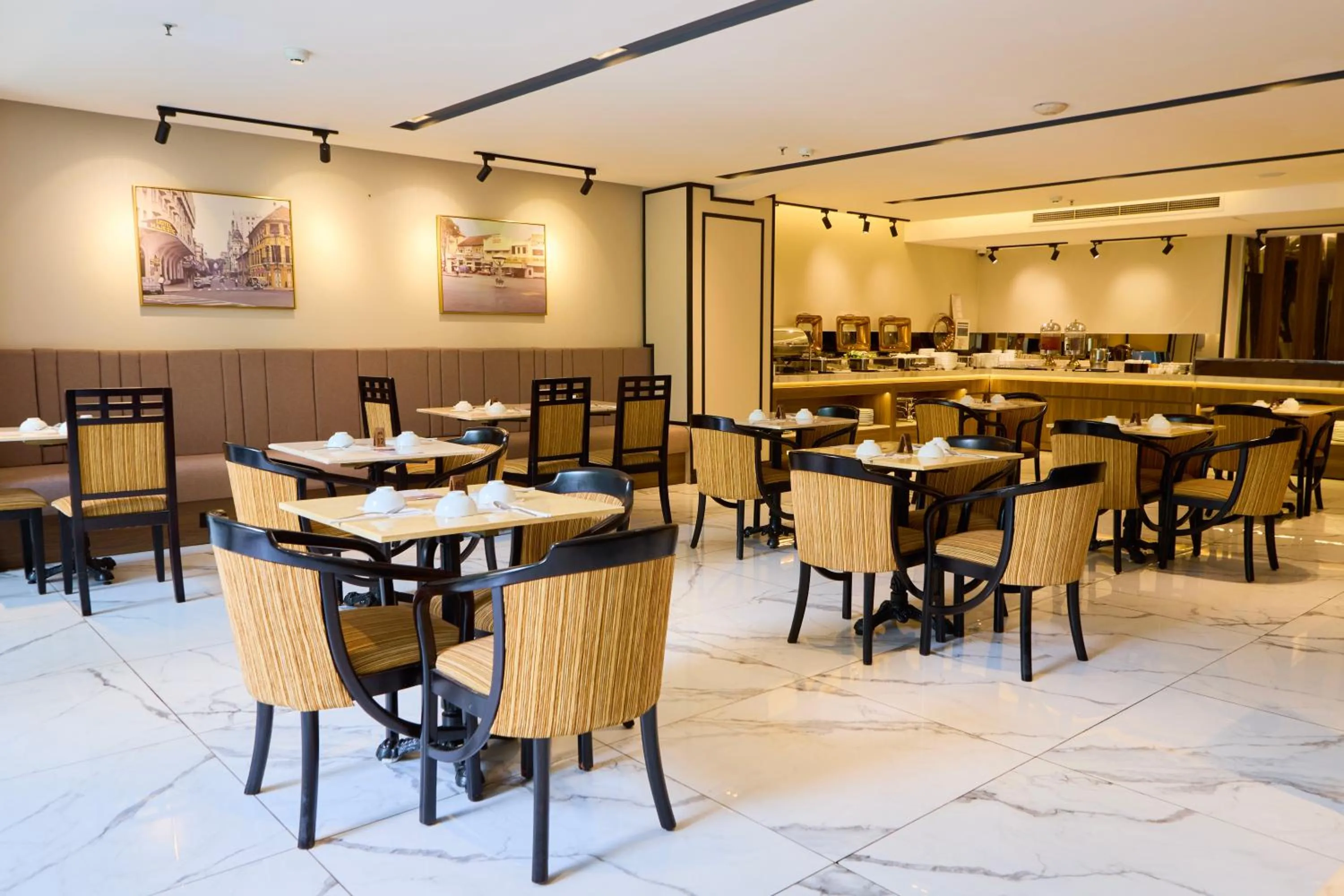 Restaurant/places to eat in Central Park Saigon Hotel