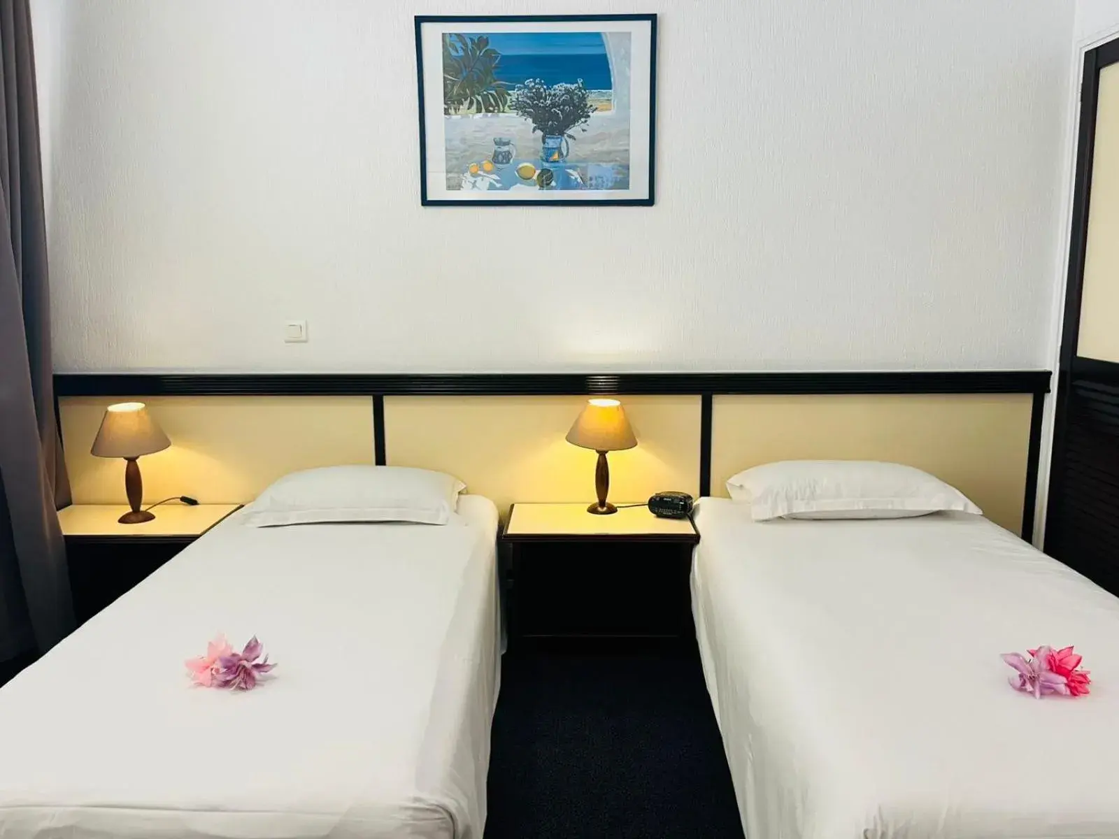 Deluxe Twin Room in Hotel Le Paris Deluxe Twin Room in Hotel Le Paris