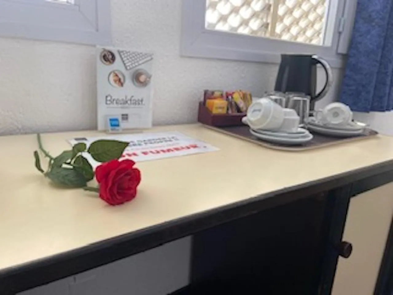 Coffee/tea facilities in Hotel Le Paris