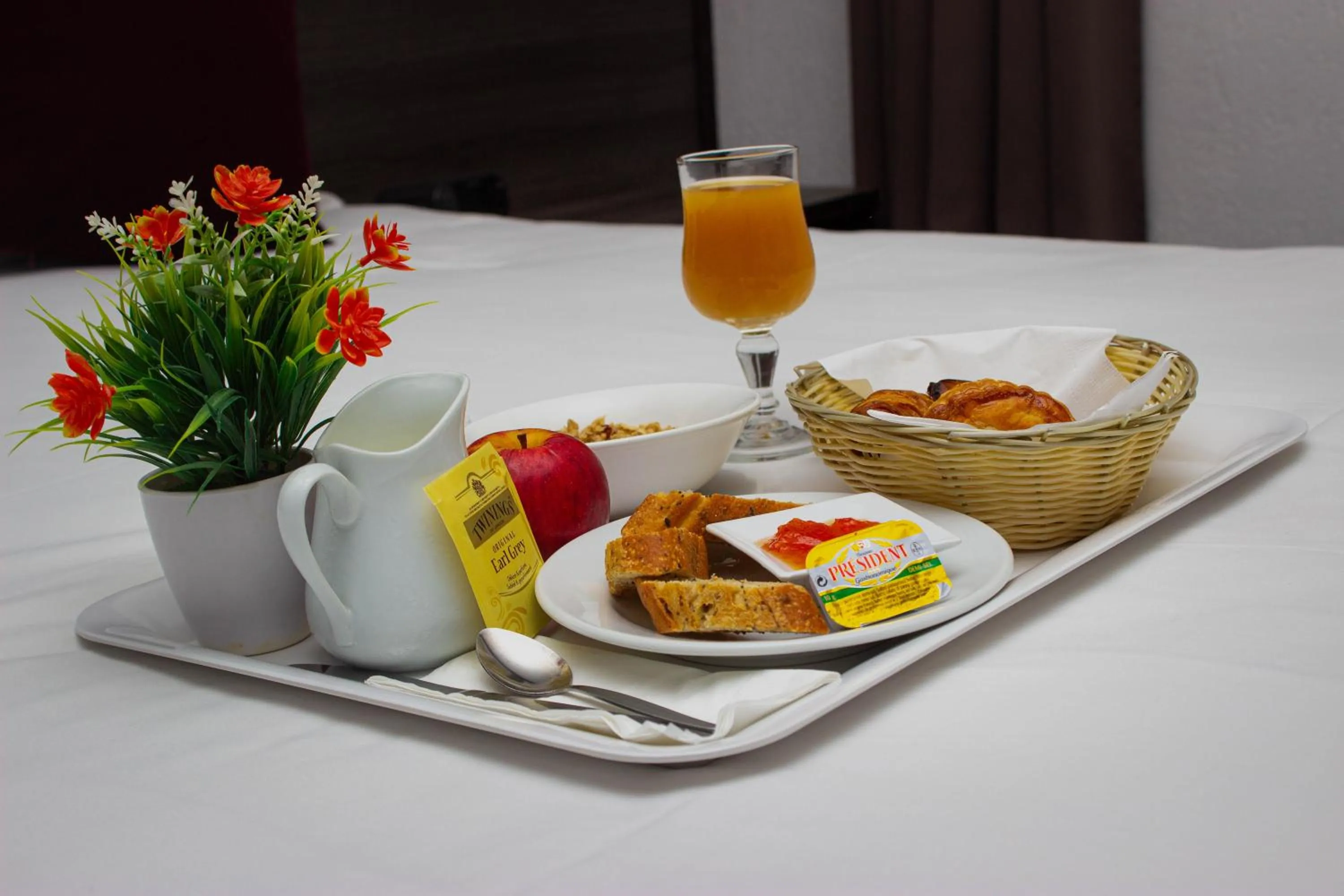 Breakfast in Hotel Le Paris