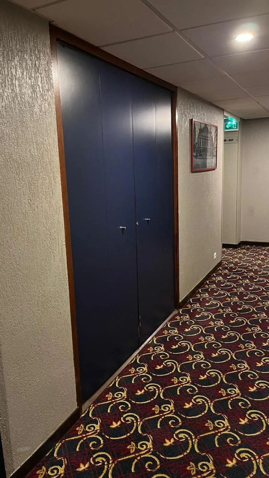 Property building in Hotel Le Paris