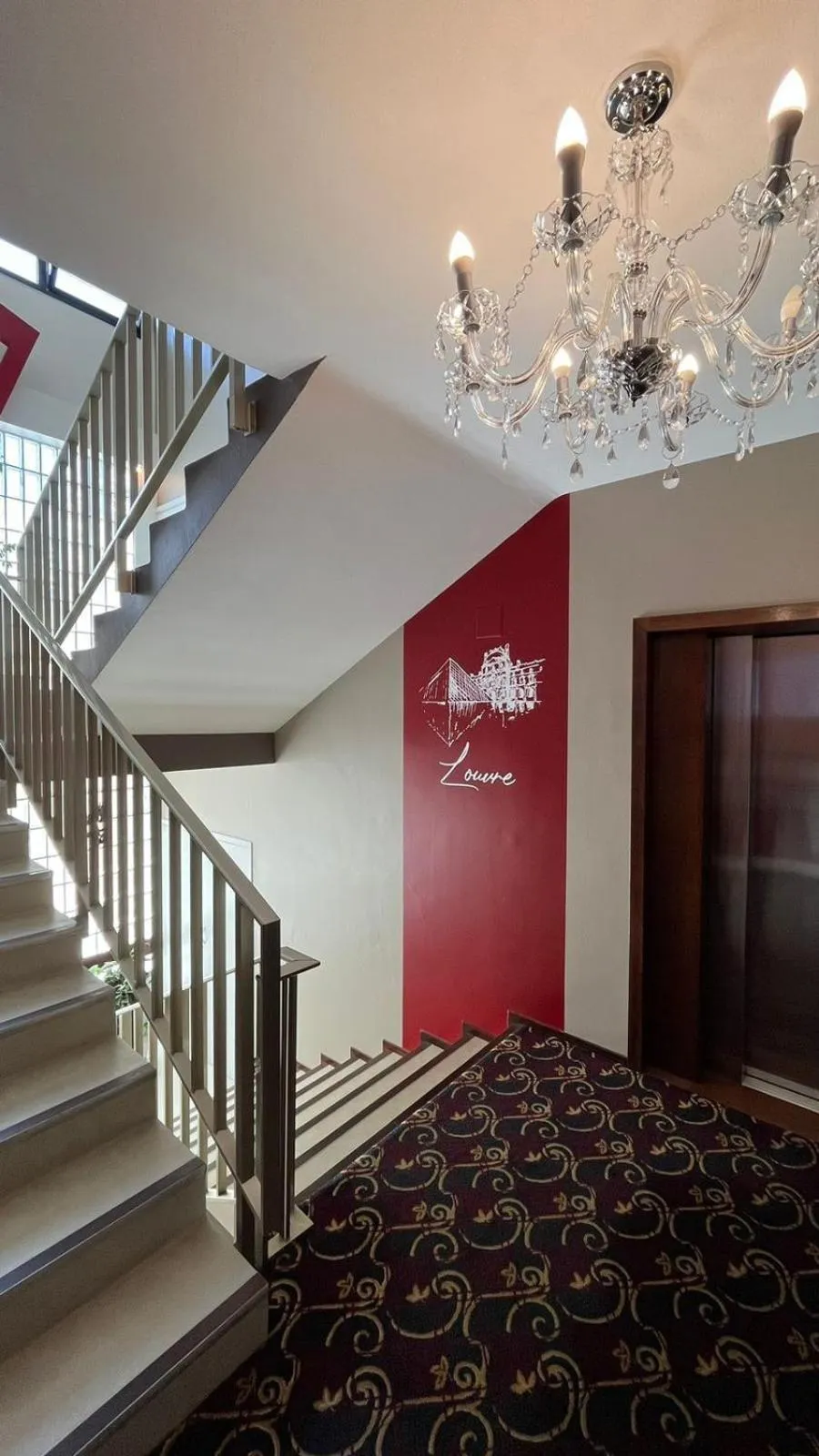 Property building in Hotel Le Paris