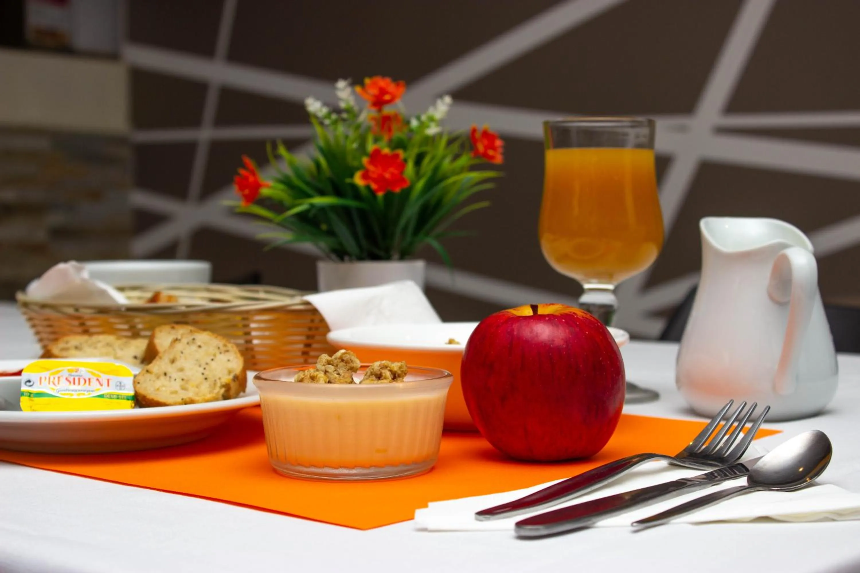 Continental breakfast in Hotel Le Paris