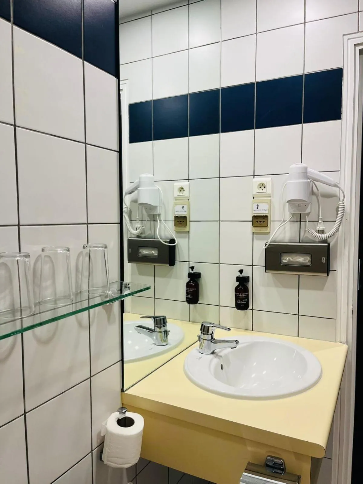 Bathroom in Hotel Le Paris