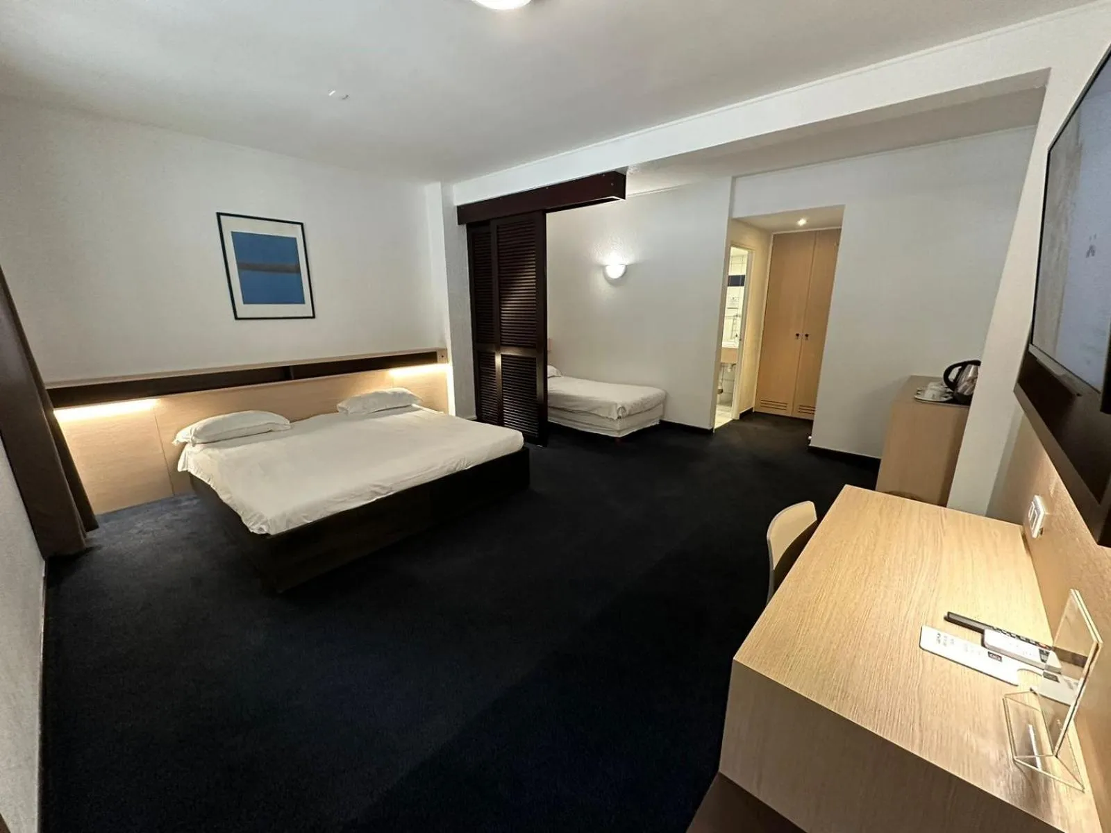 Photo of the whole room, Bed in Hotel Le Paris