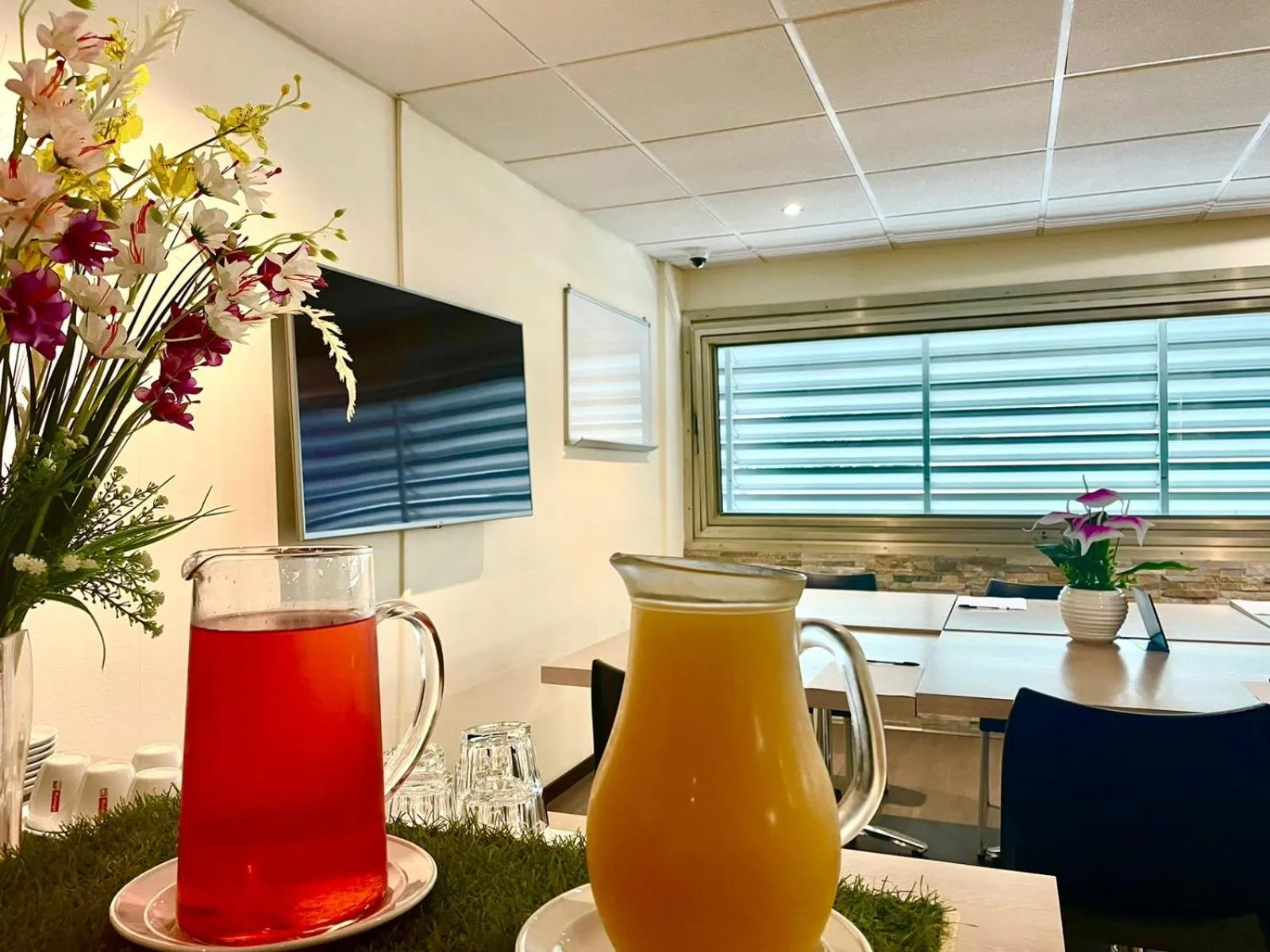 TV and multimedia in Hotel Le Paris