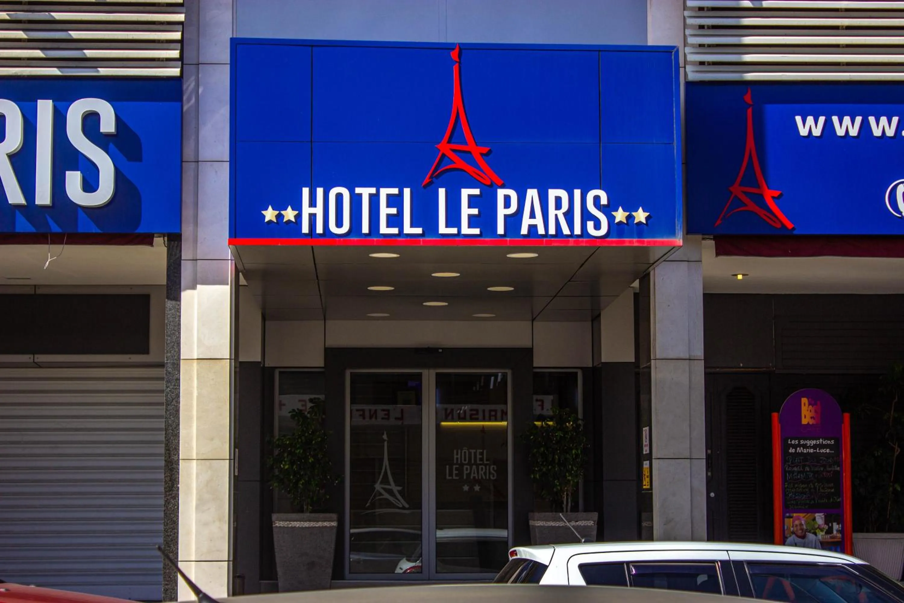 Property logo or sign in Hotel Le Paris
