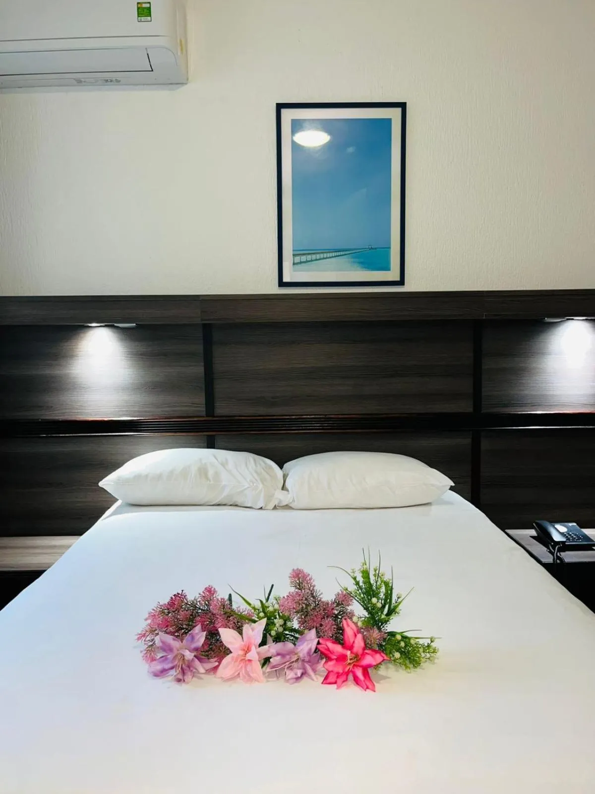 Photo of the whole room, Bed in Hotel Le Paris