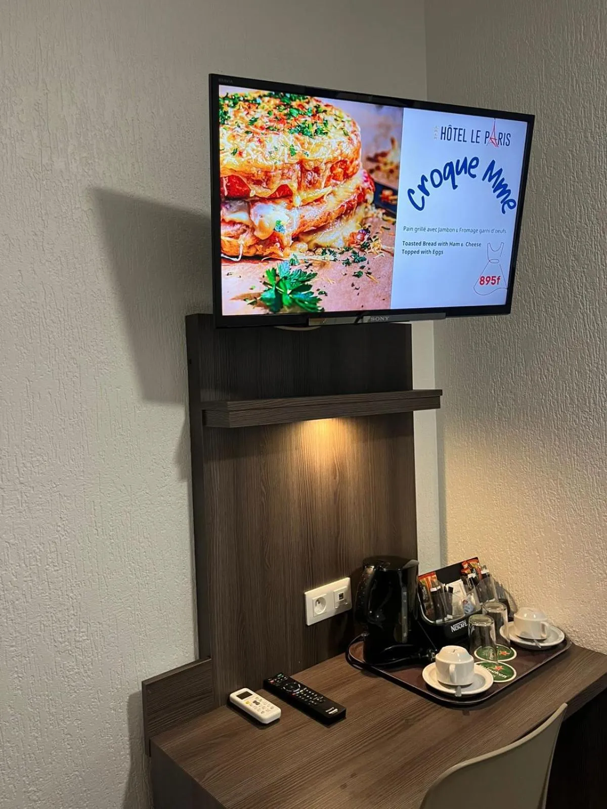 TV and multimedia in Hotel Le Paris