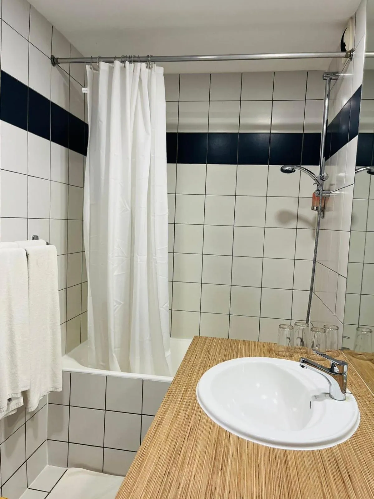 Bathroom in Hotel Le Paris