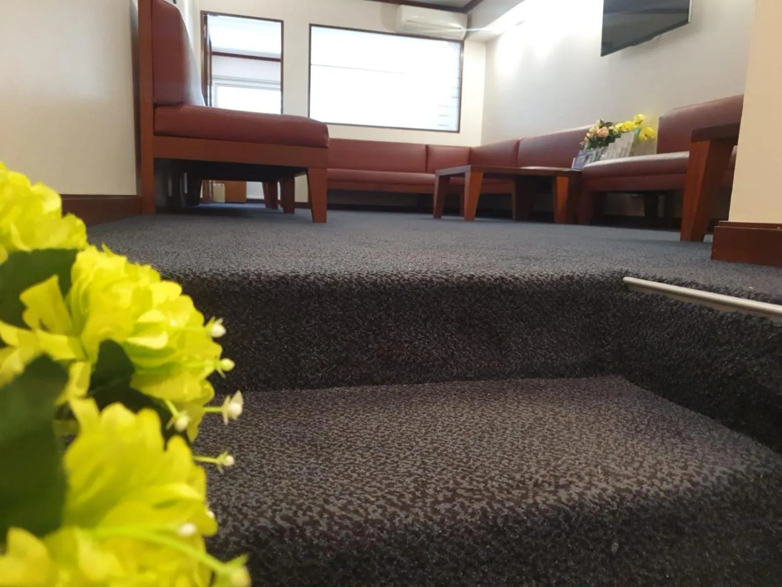 Communal lounge/ TV room in Hotel Le Paris