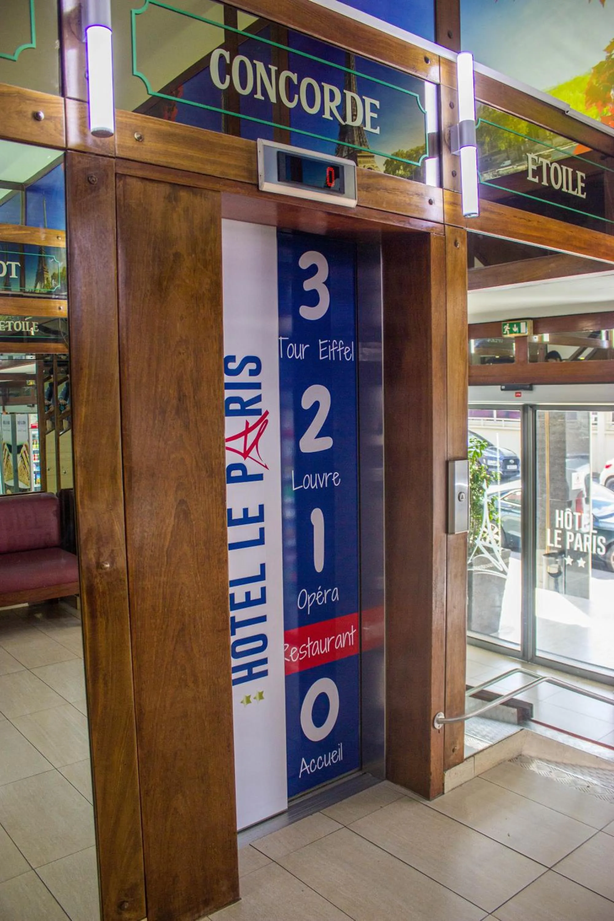 Logo/Certificate/Sign in Hotel Le Paris