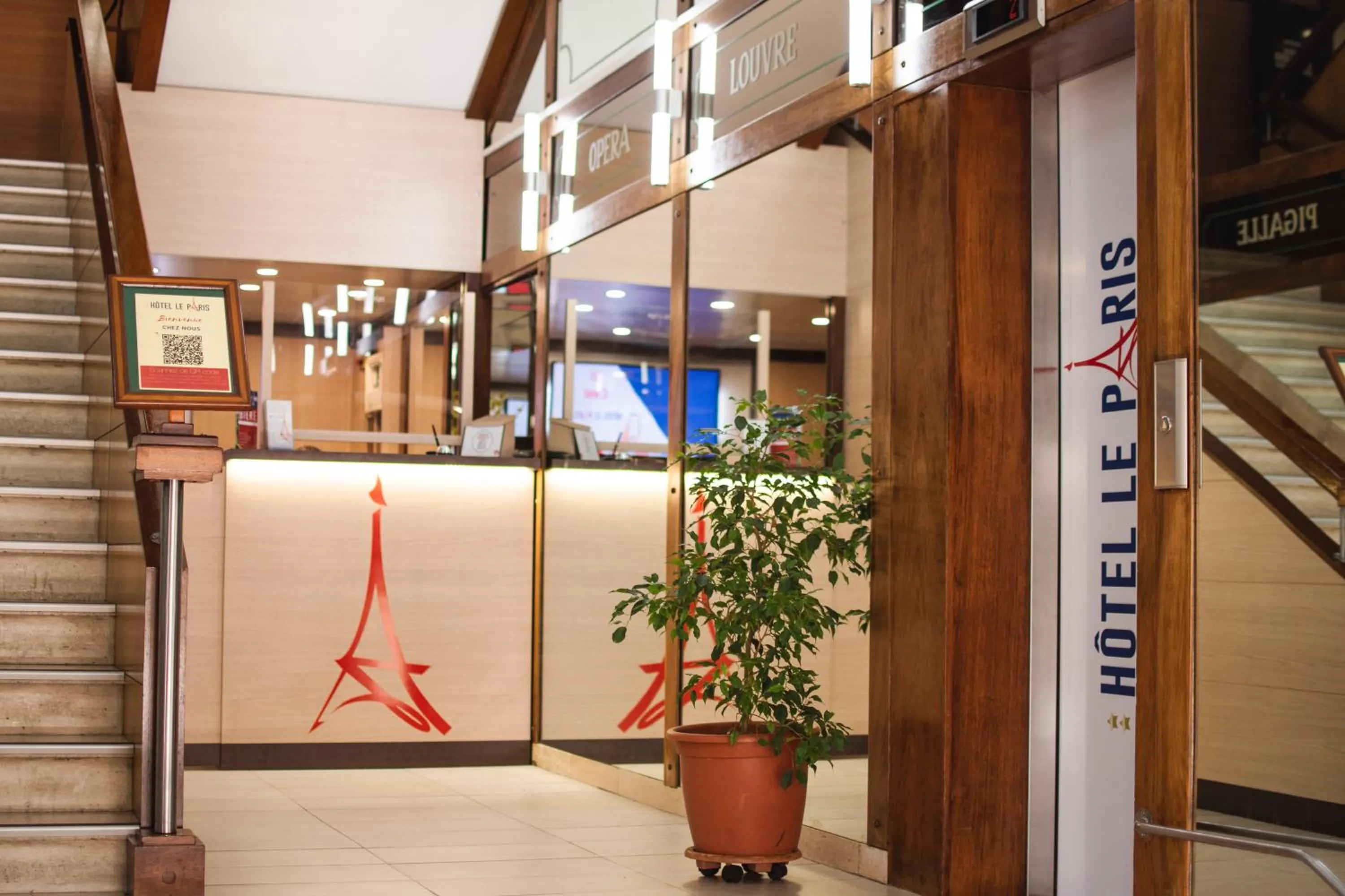 Property building in Hotel Le Paris