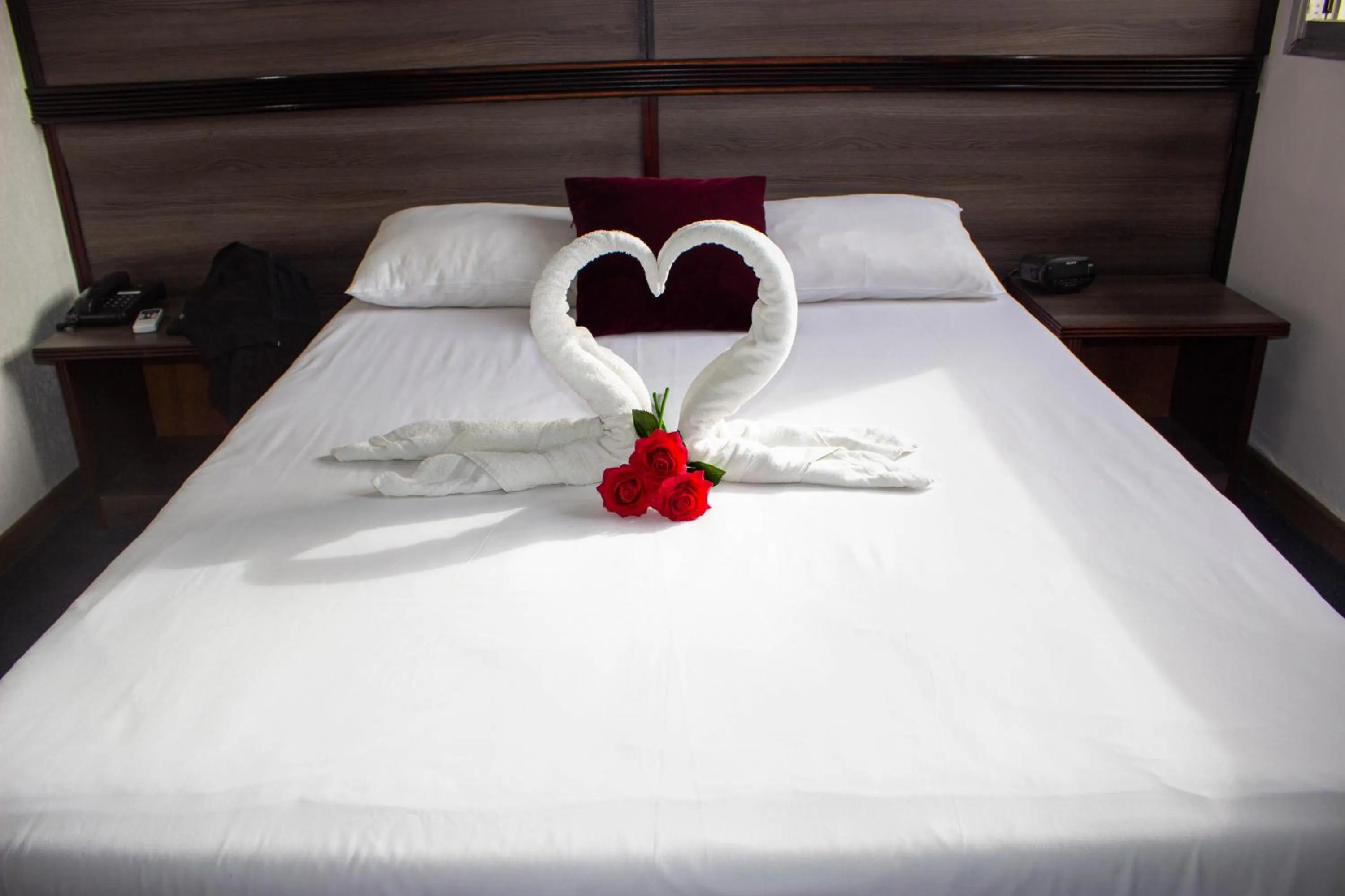 Bedroom, Bed in Hotel Le Paris