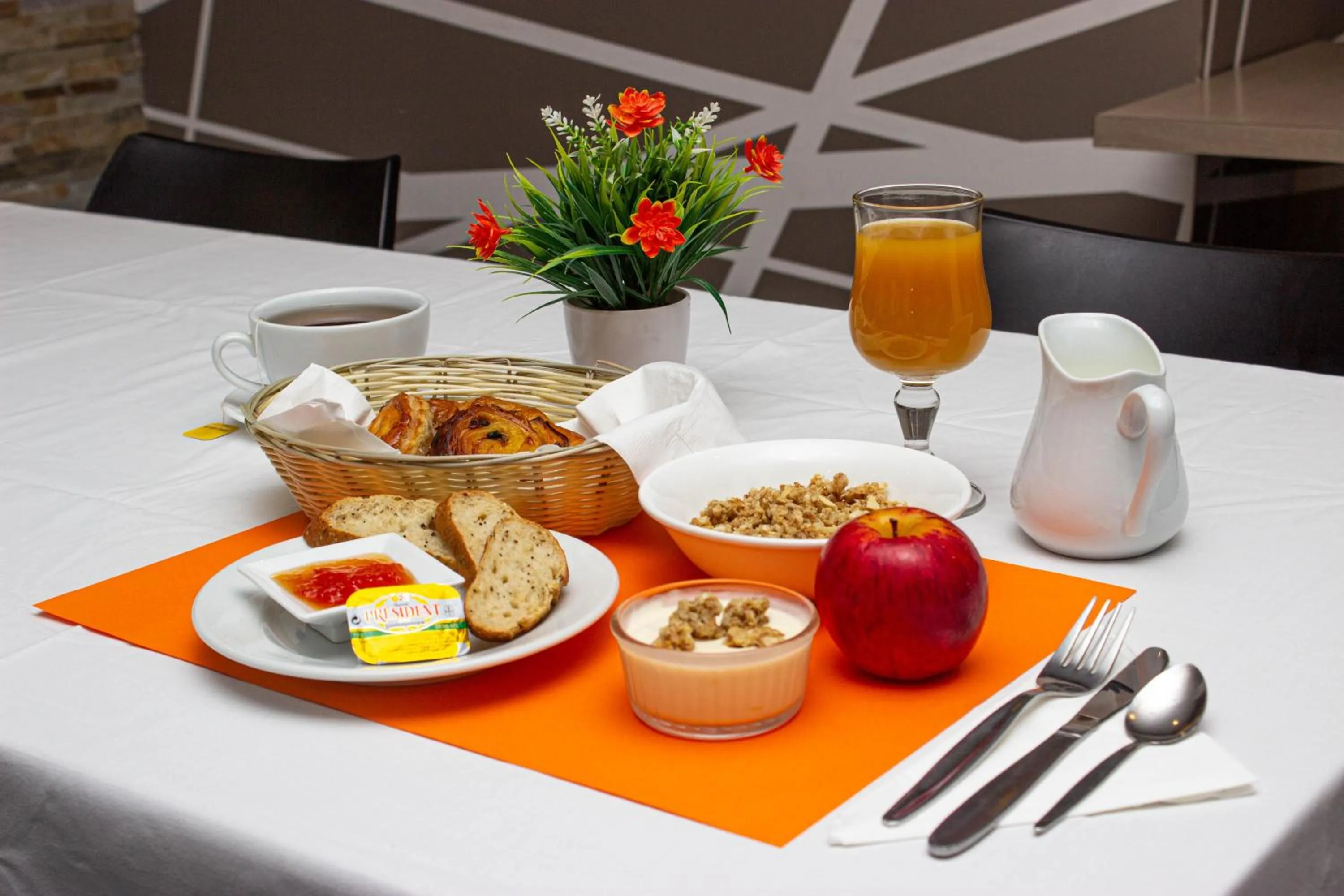 Breakfast in Hotel Le Paris