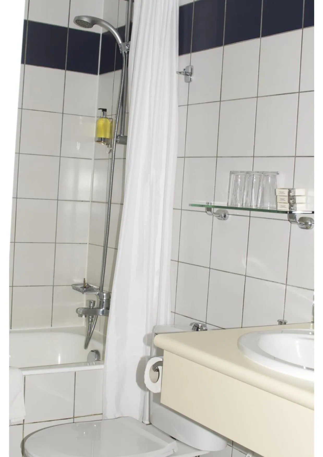 Bathroom in Hotel Le Paris