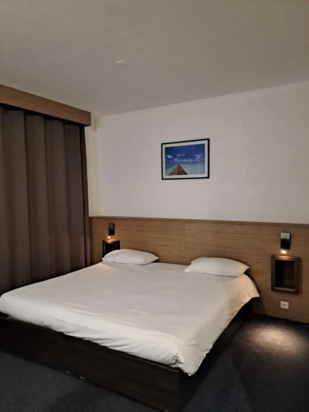 Deluxe King Room in Hotel Le Paris Deluxe King Room in Hotel Le Paris