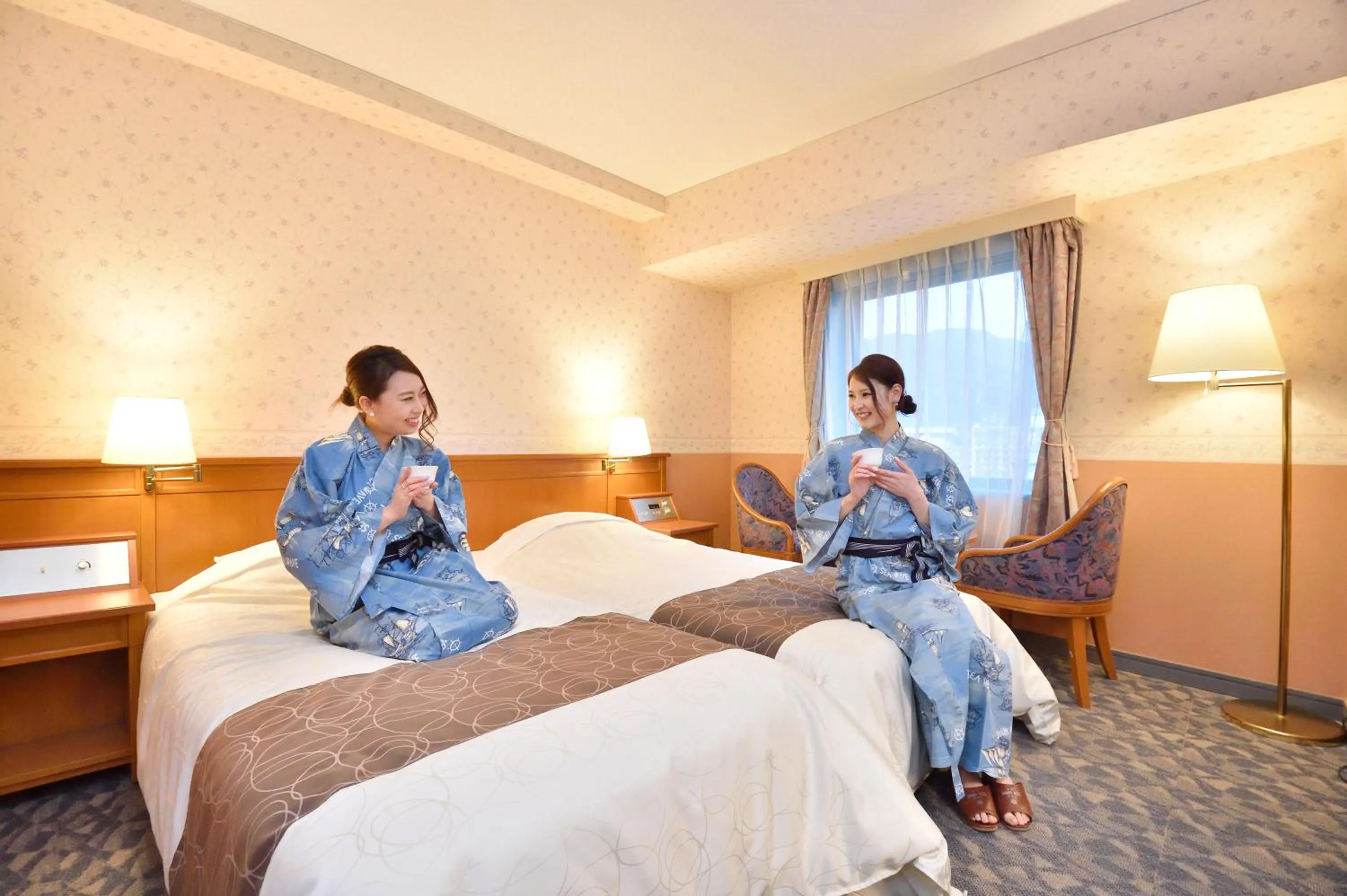 Hot Spring Bath, Bed in Hotel Seawave Beppu