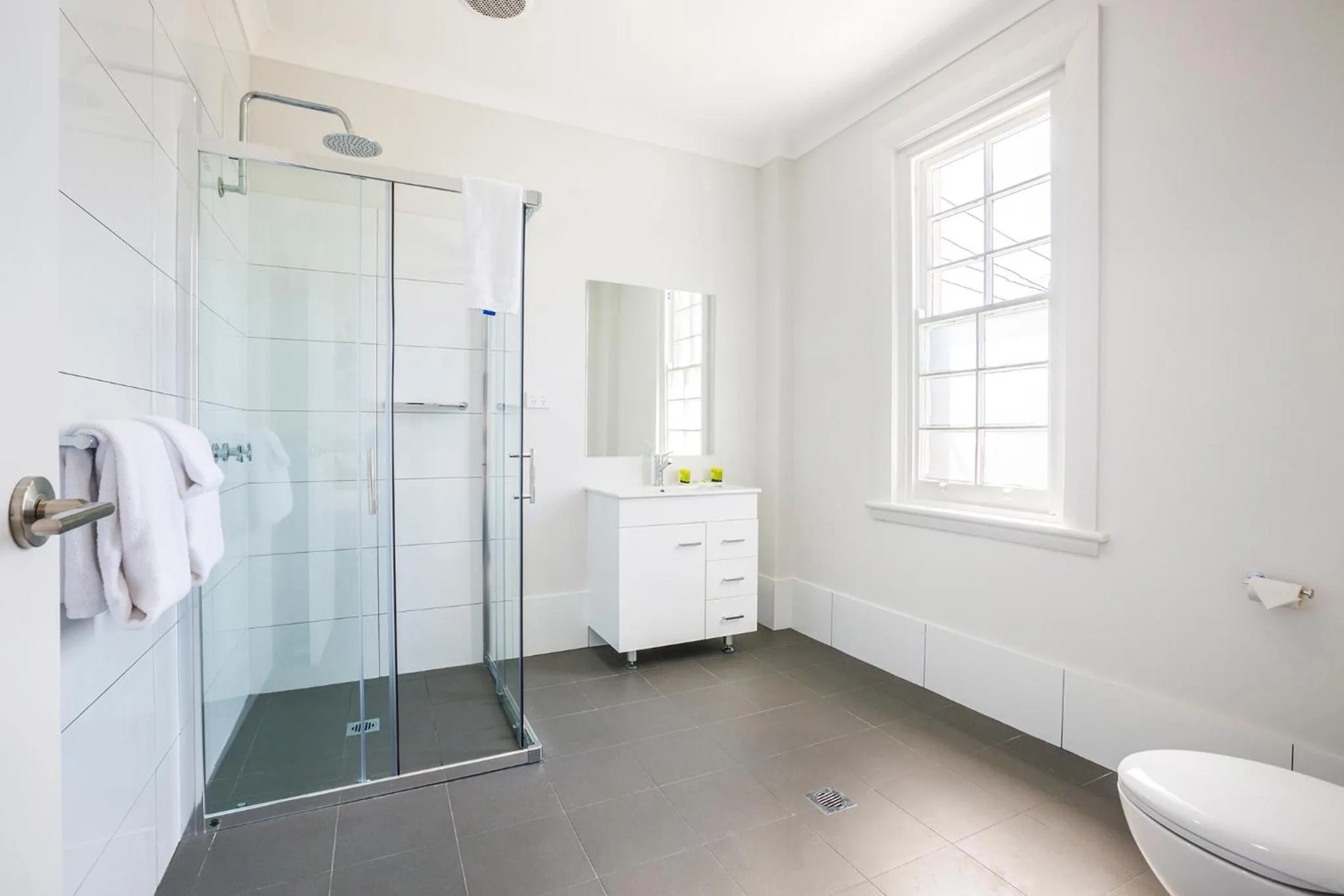 Shower in Nightcap at Regents Park Hotel