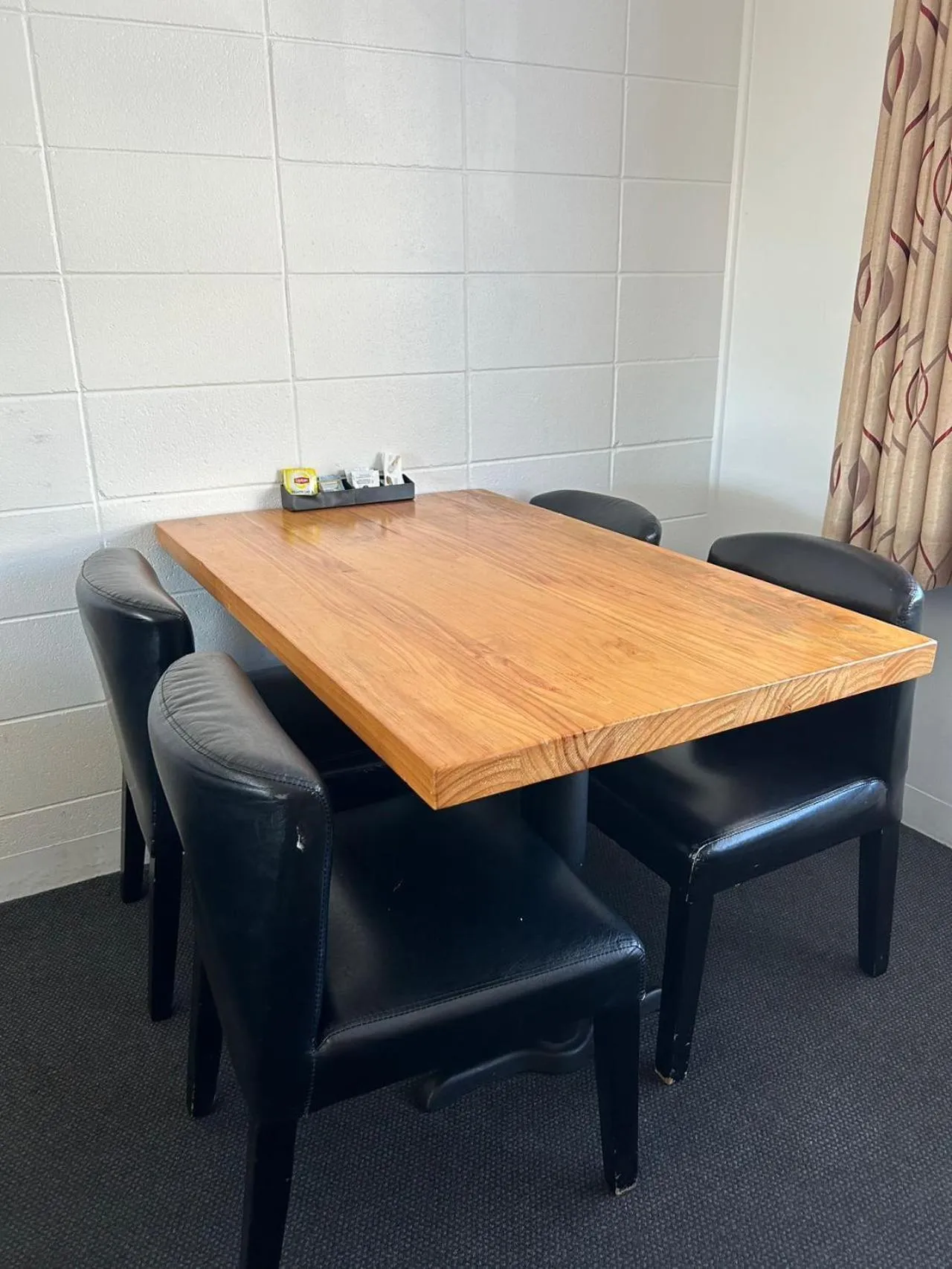 Dining area in Tudor Motor Lodge