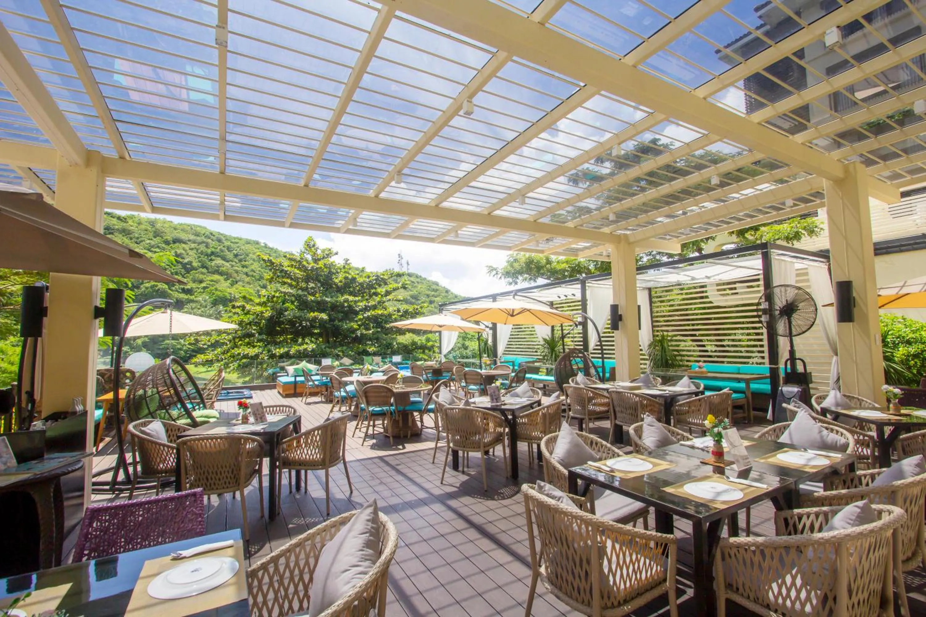 Restaurant/places to eat in Fairways and Bluewater Boracay