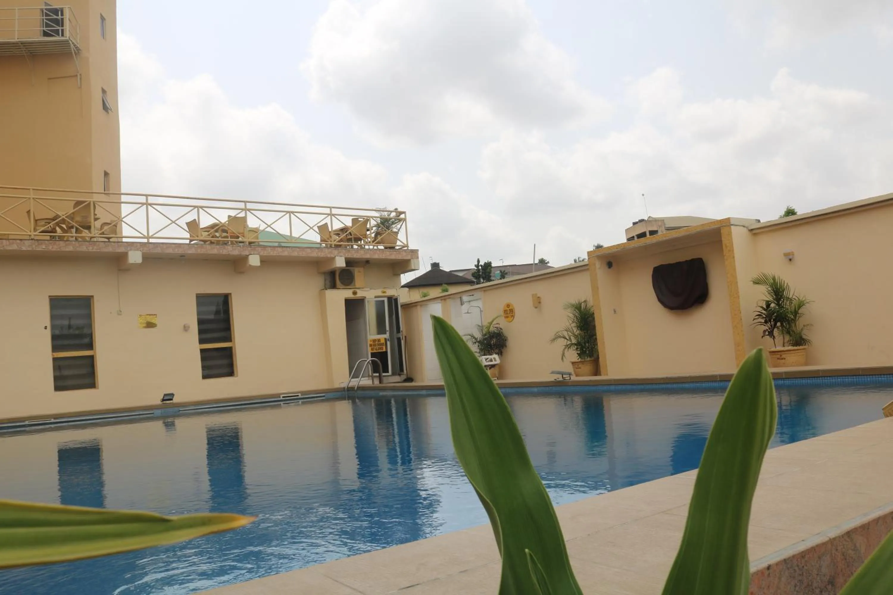 Presken Hotel (Awolowo way)