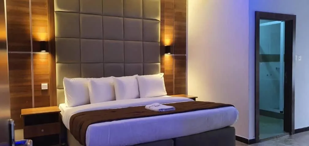 Presken Hotel (Awolowo way)